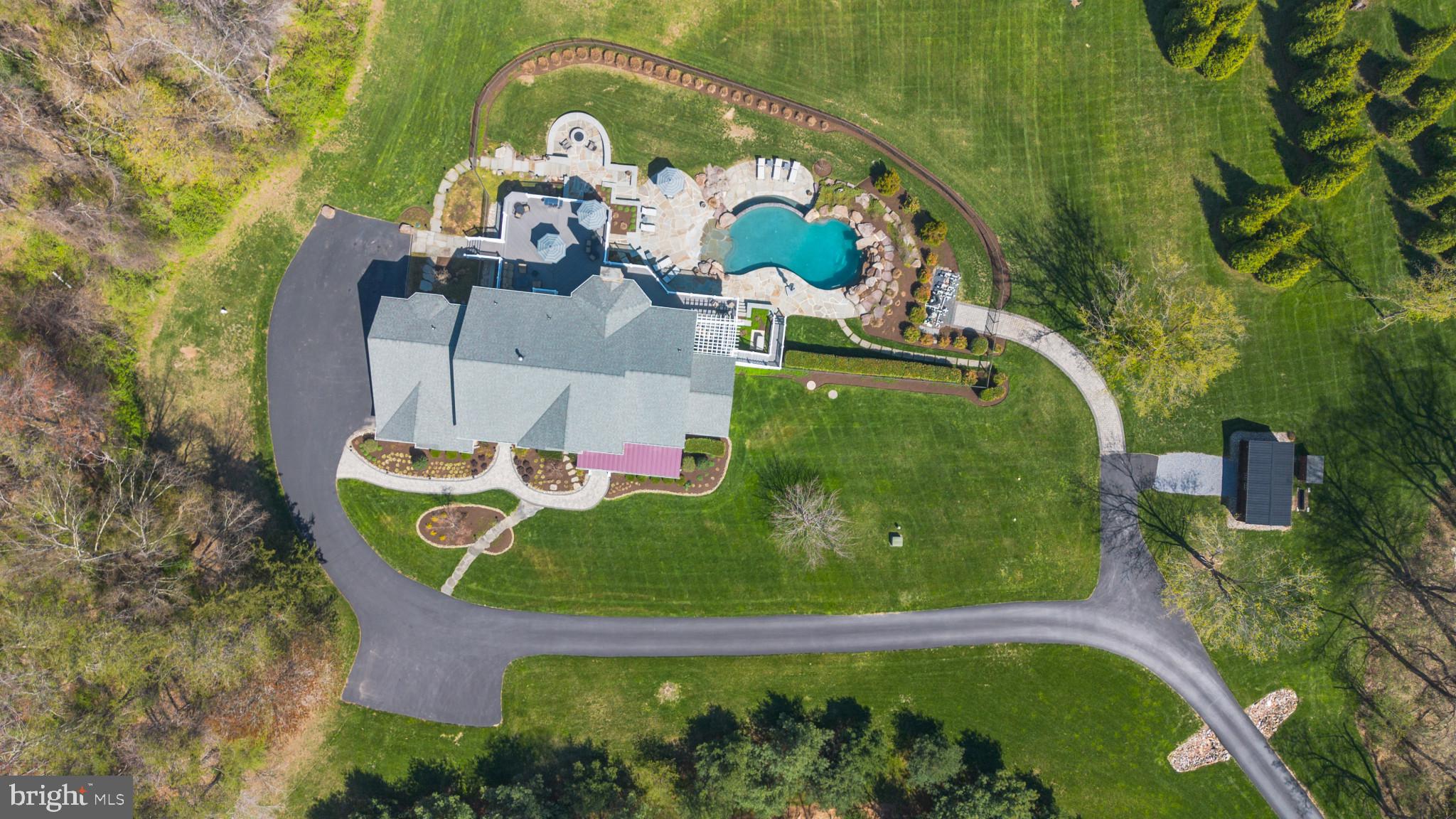WHITE HALL - Residential
