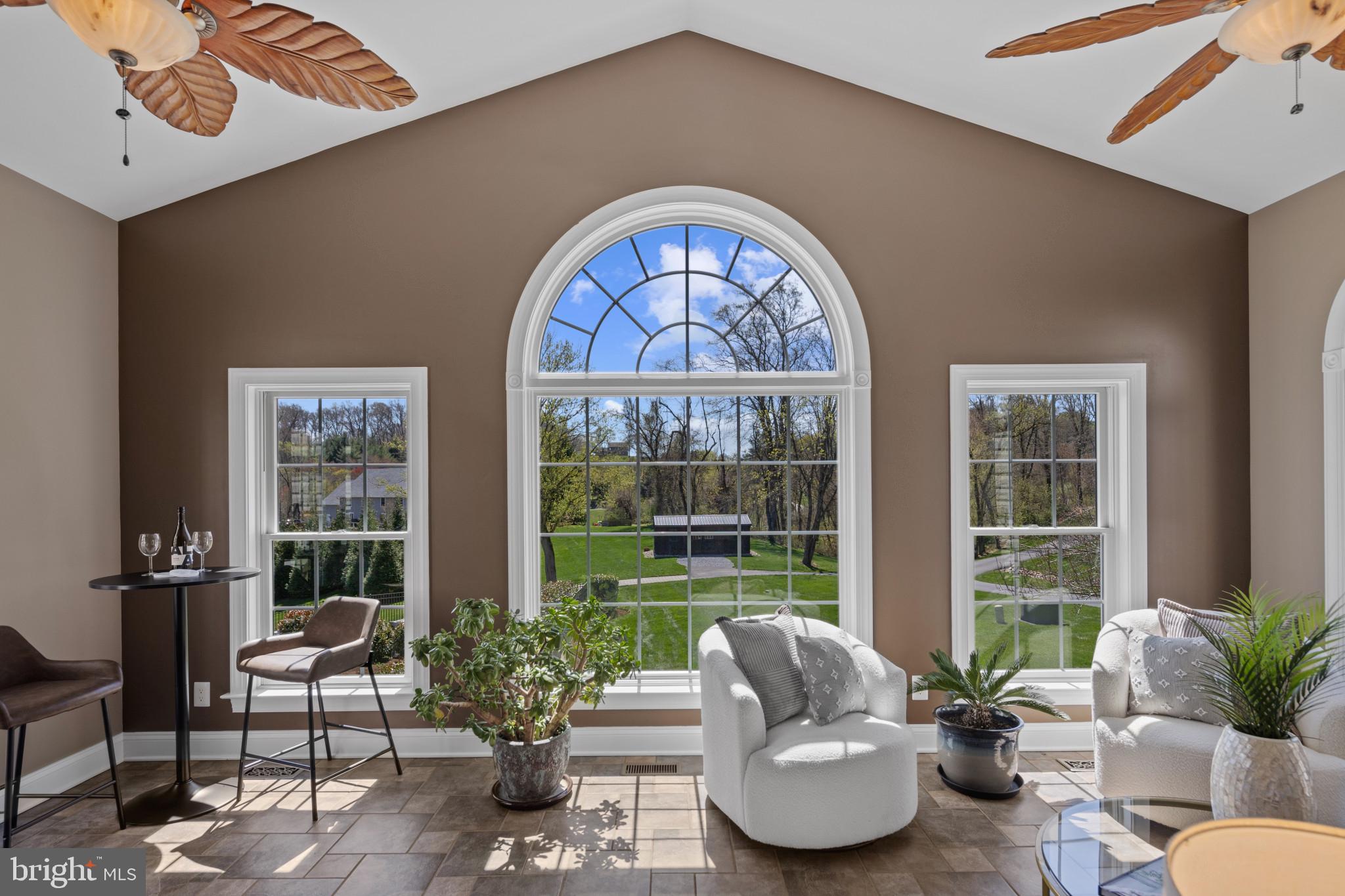 WHITE HALL - Residential