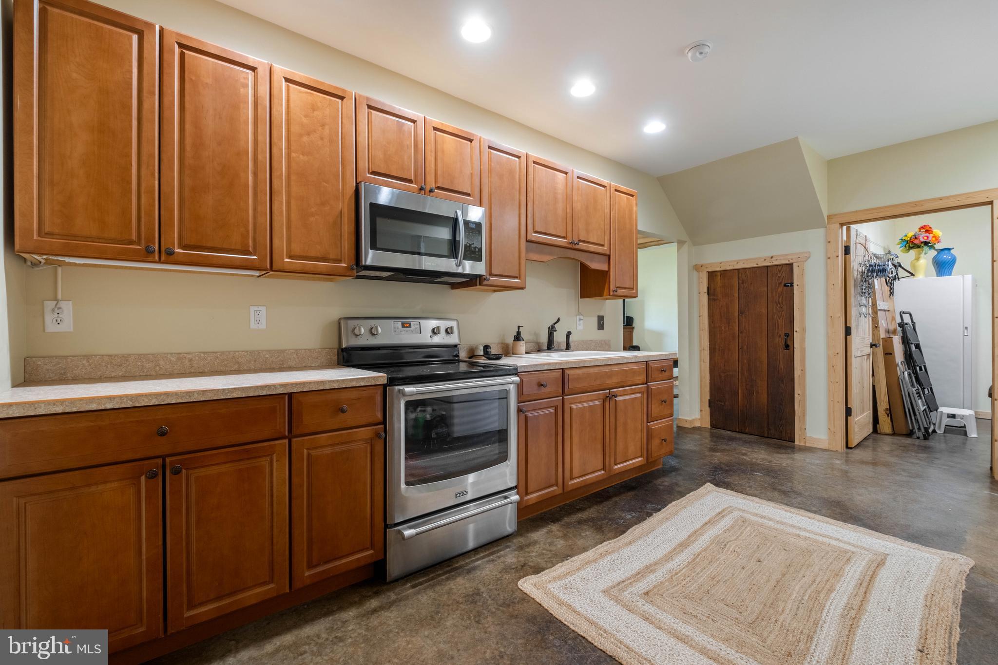 DEVILS HALF ACRE - Residential