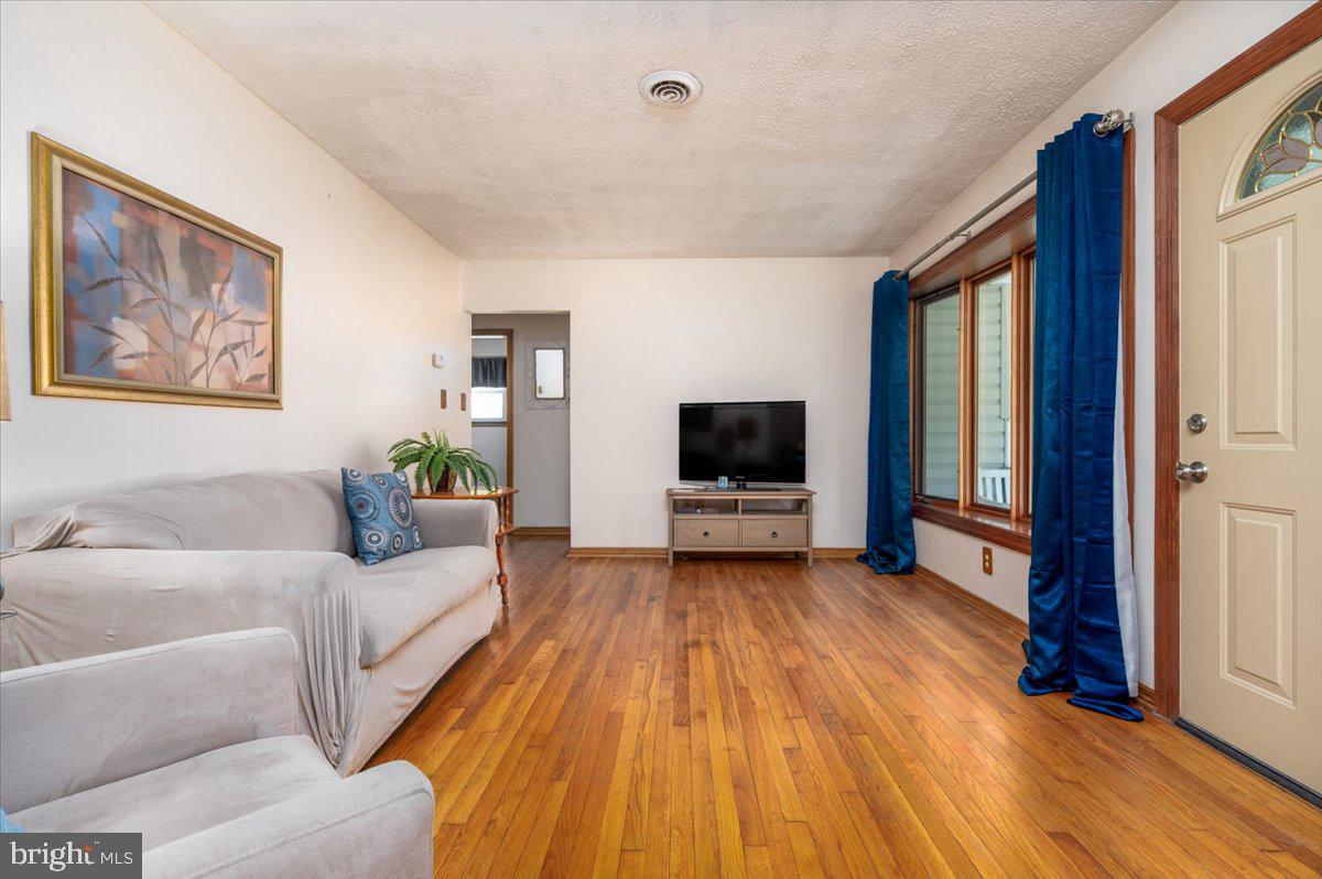 LYNCH POINT - Residential
