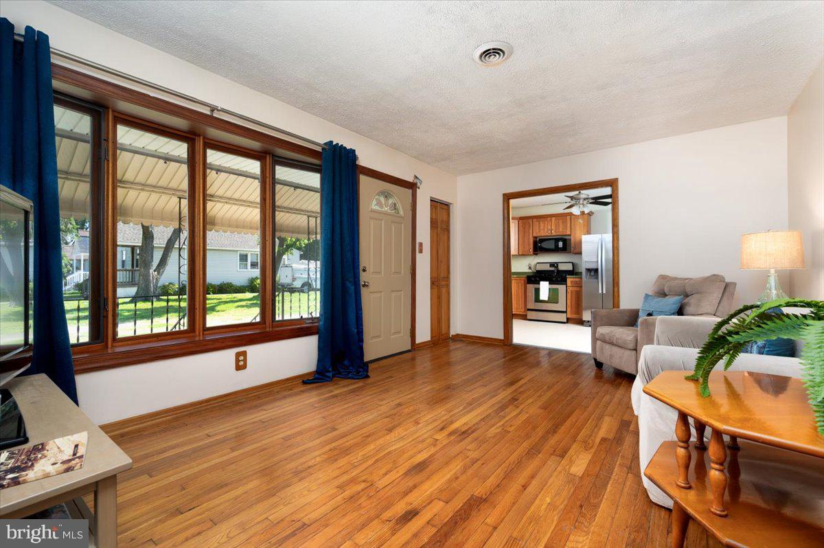 LYNCH POINT - Residential