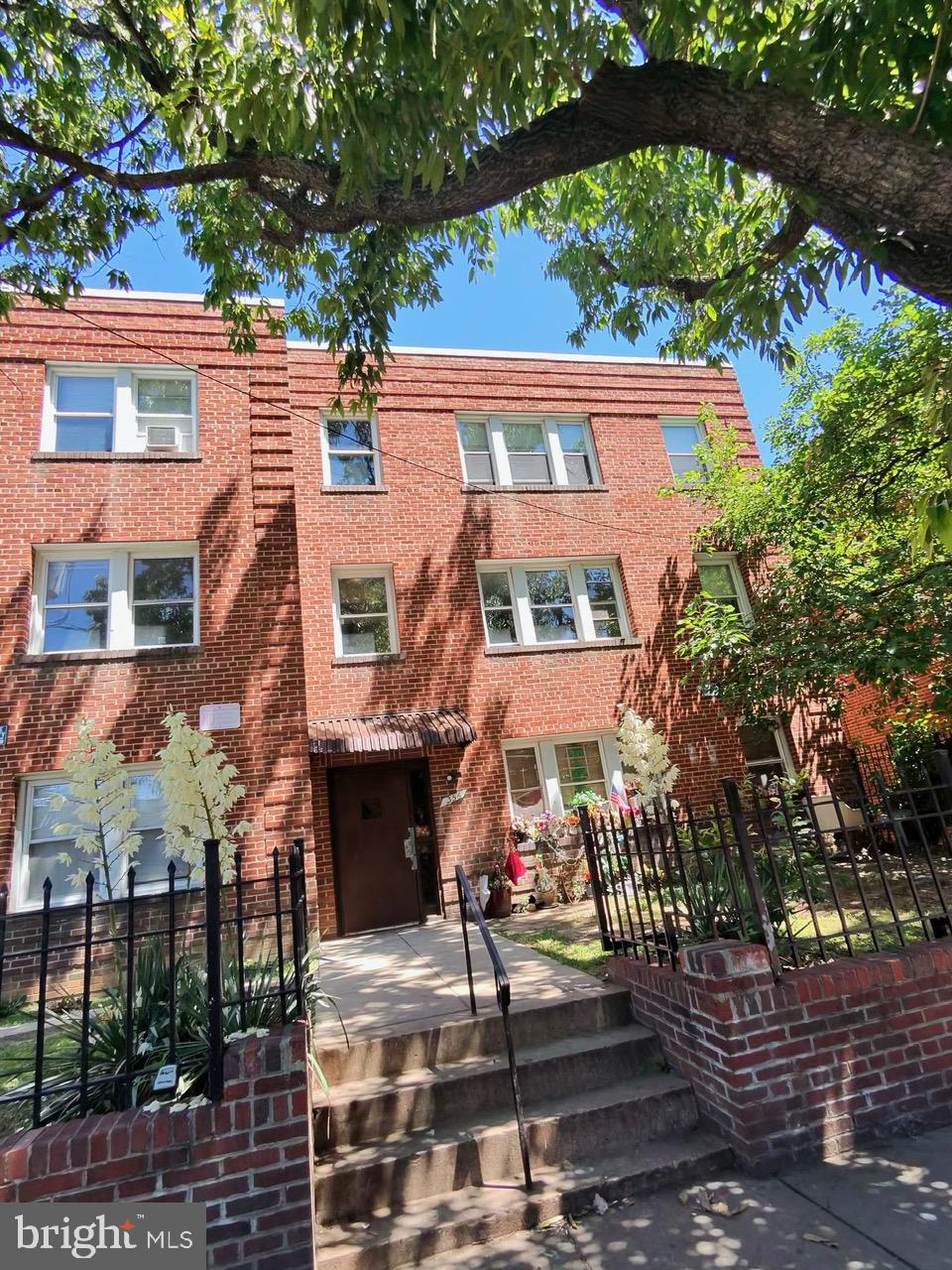 CONGRESS HEIGHTS - Commercial Sale