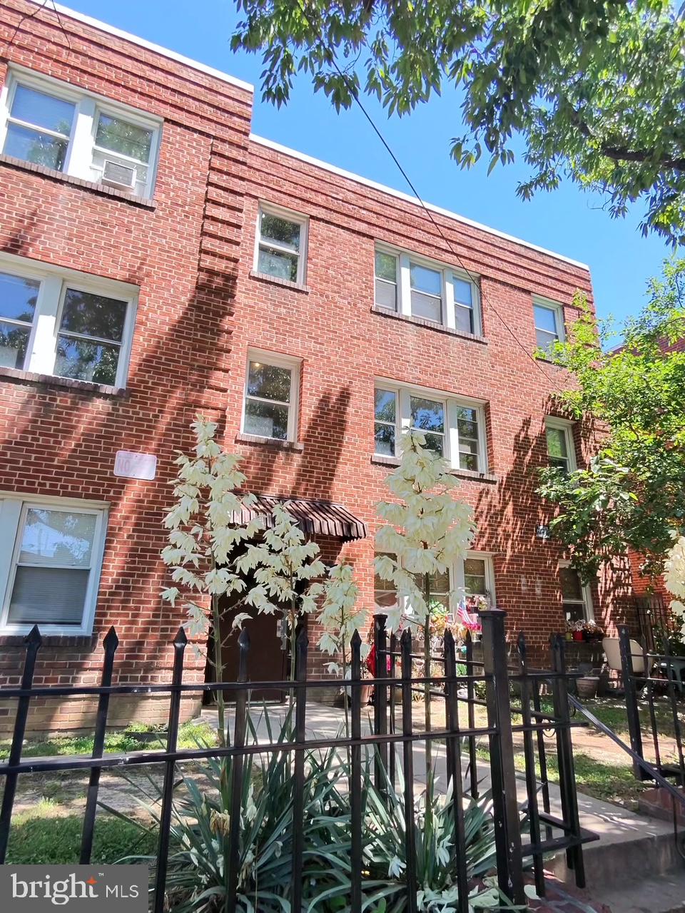 CONGRESS HEIGHTS - Commercial Sale