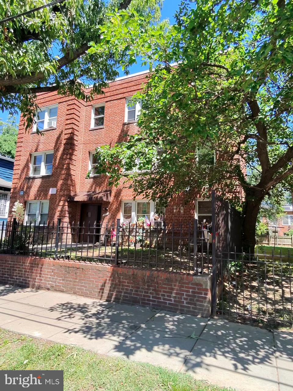 CONGRESS HEIGHTS - Commercial Sale