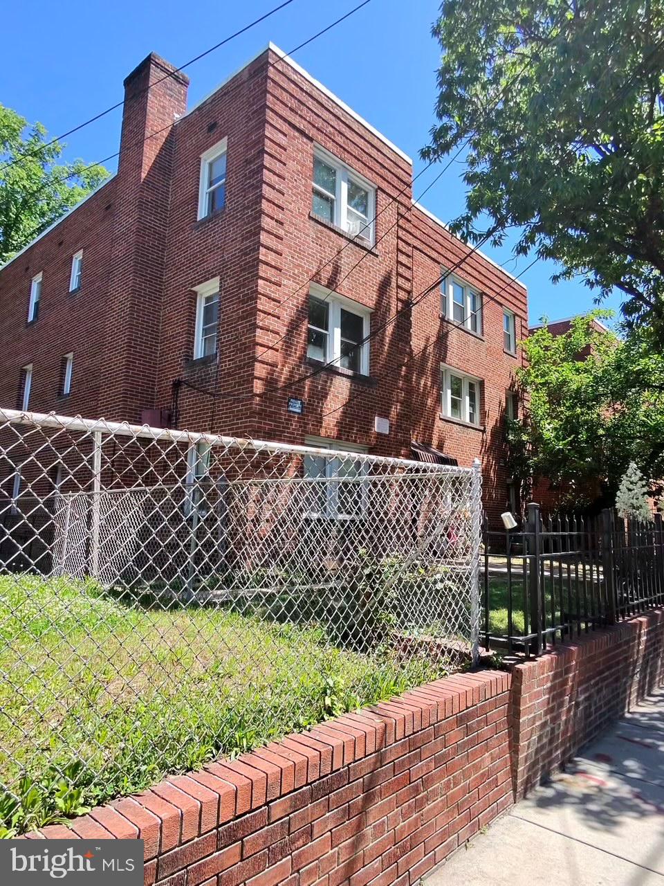 CONGRESS HEIGHTS - Commercial Sale