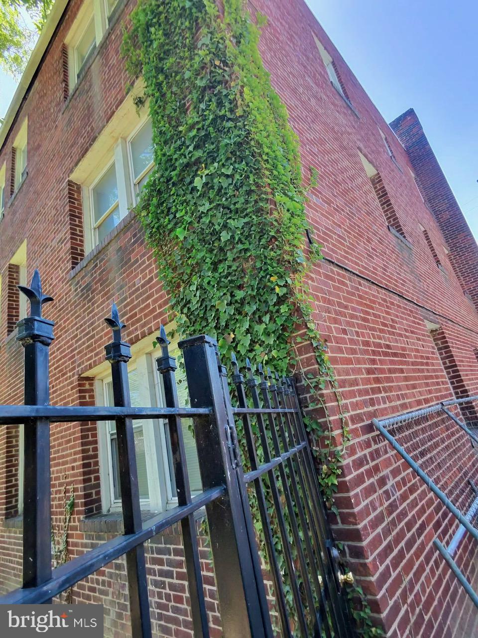 CONGRESS HEIGHTS - Commercial Sale