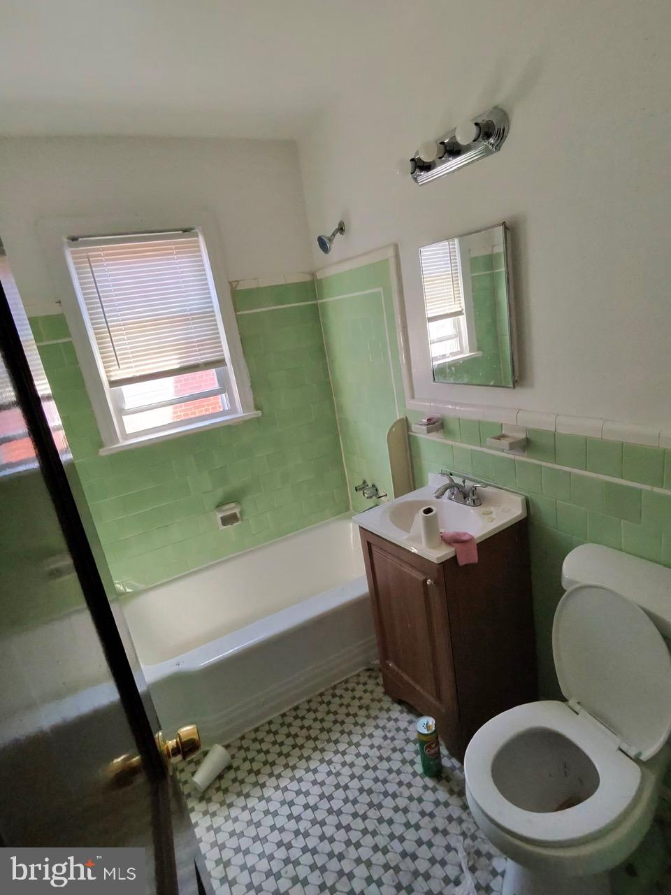 CONGRESS HEIGHTS - Commercial Sale