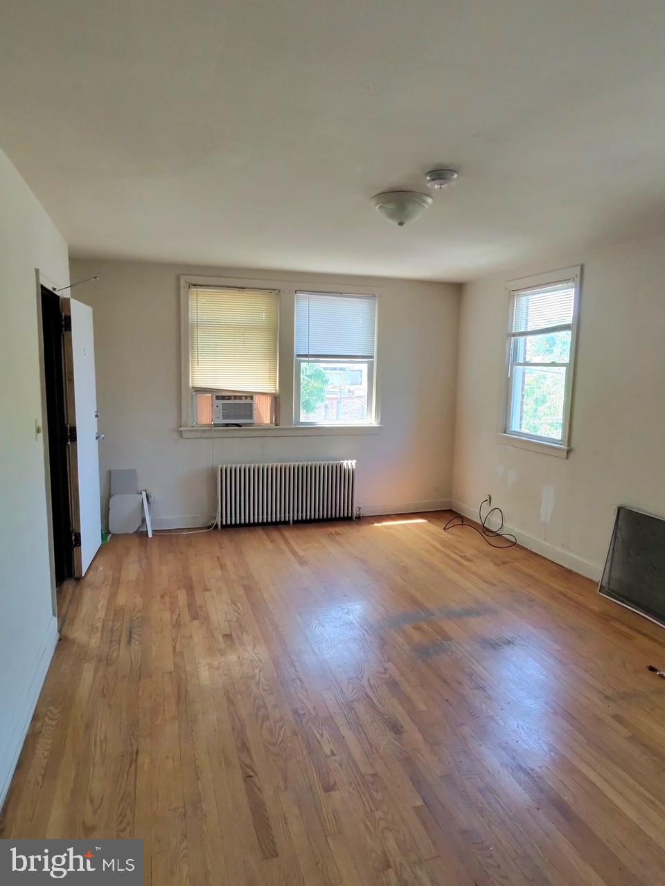 CONGRESS HEIGHTS - Commercial Sale