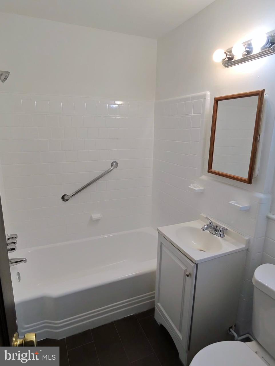 CONGRESS HEIGHTS - Commercial Sale