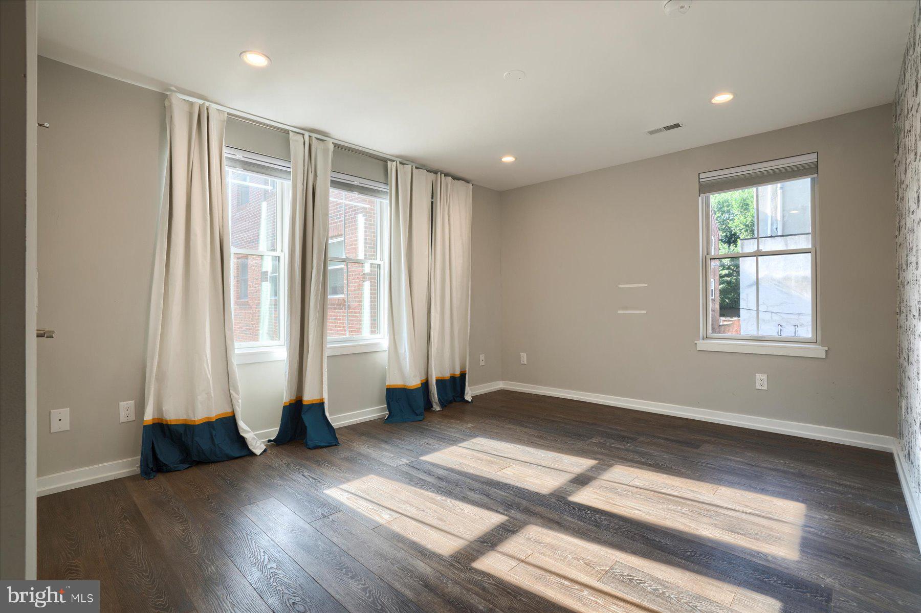 SOCIETY HILL - Residential Lease