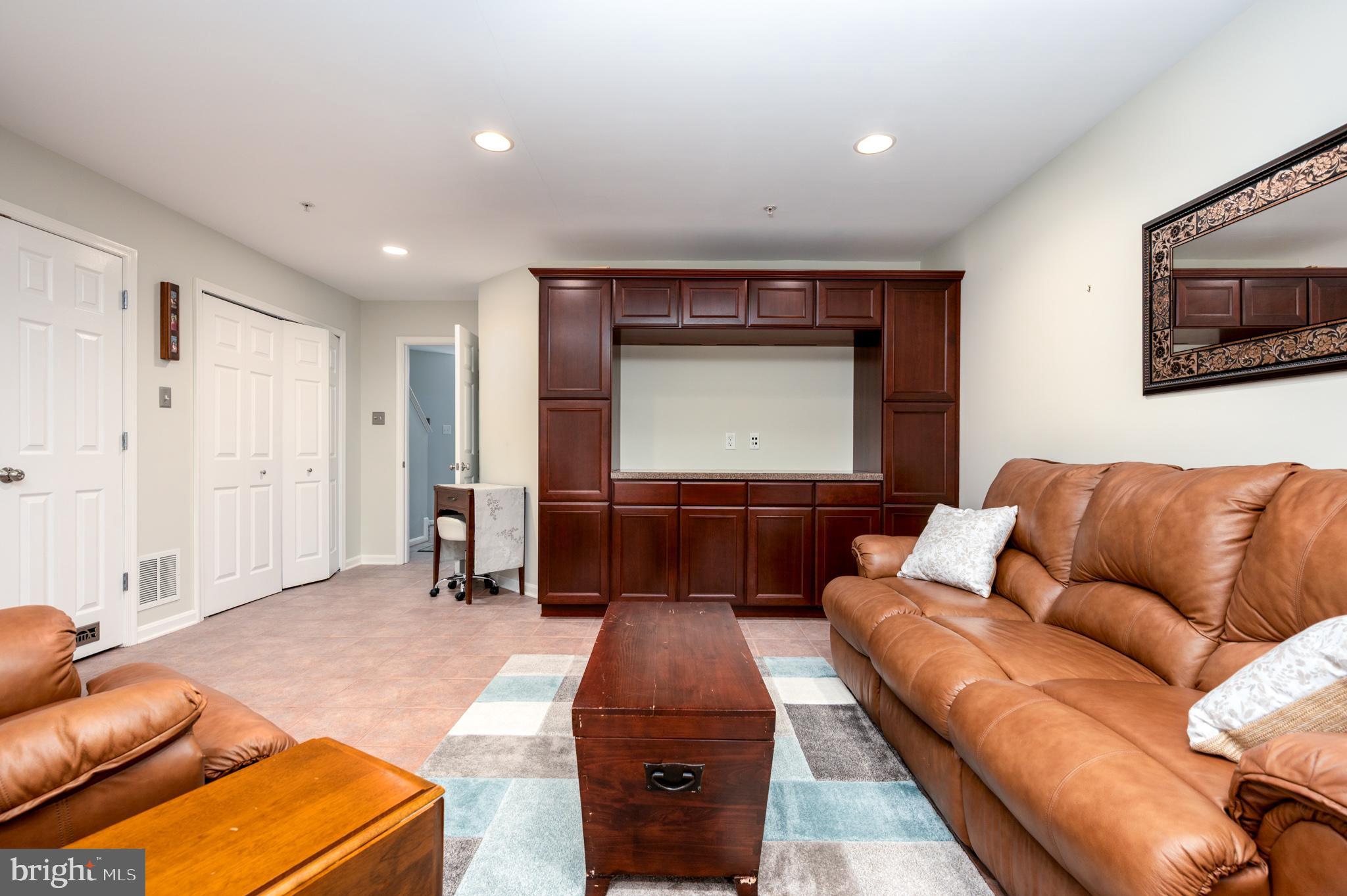 FARMINGTON VILLAGE - Residential