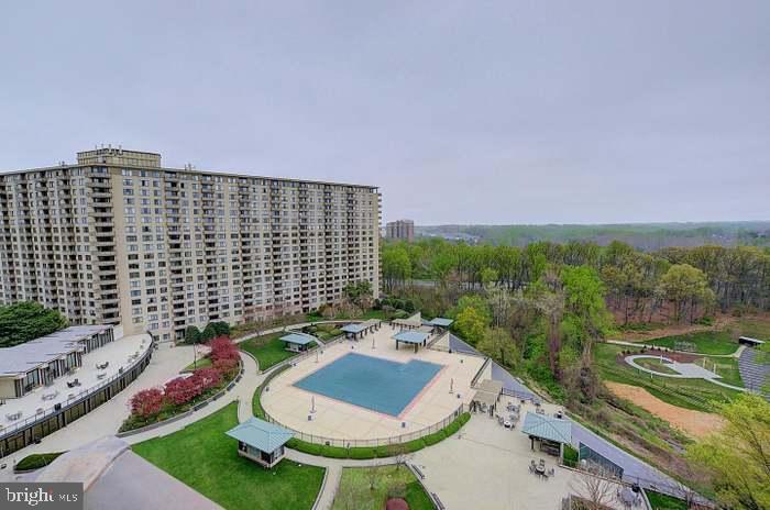 PROMENADE TOWERS - Residential