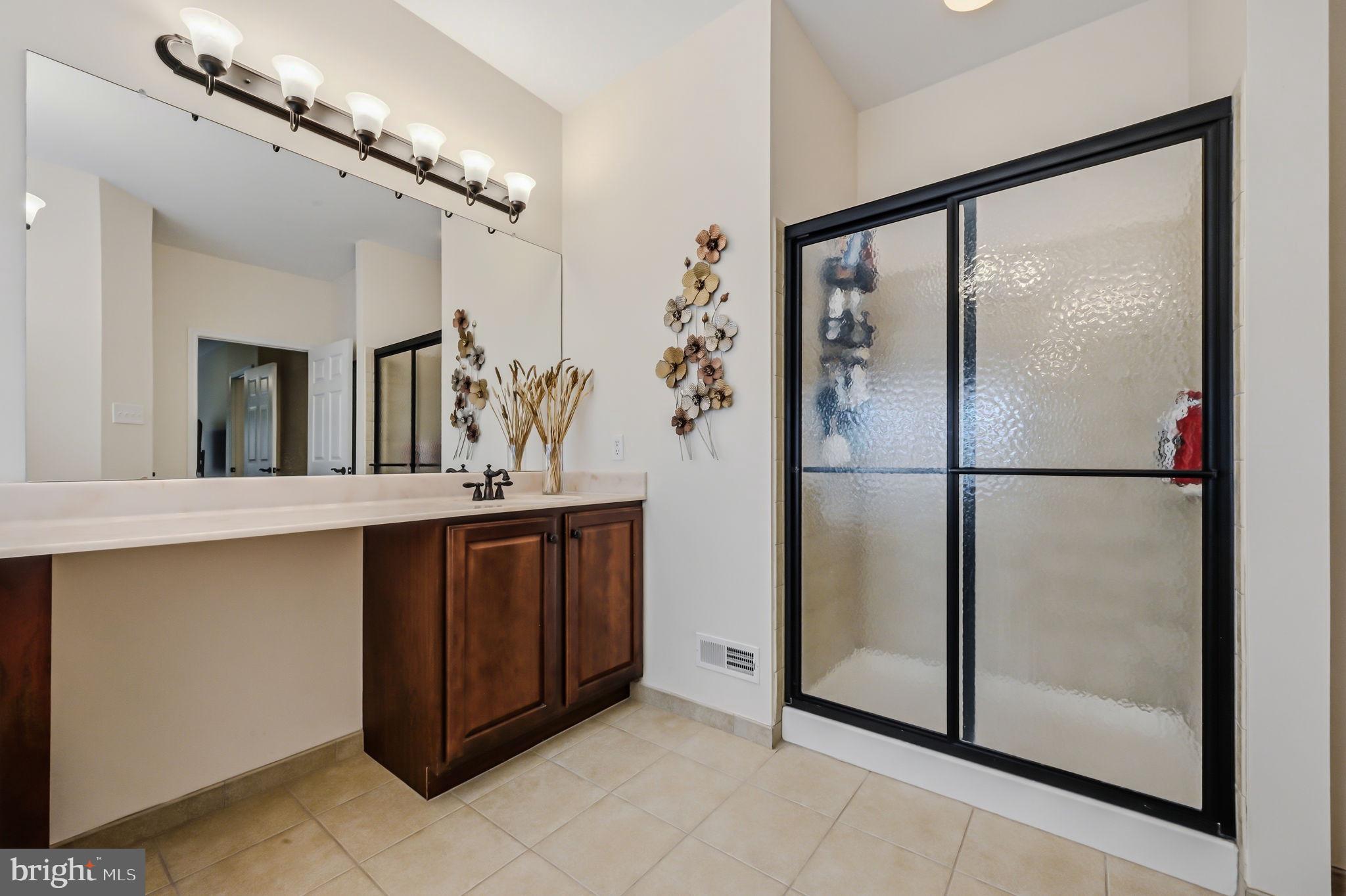 CREEKSIDE VILLAGE - Residential