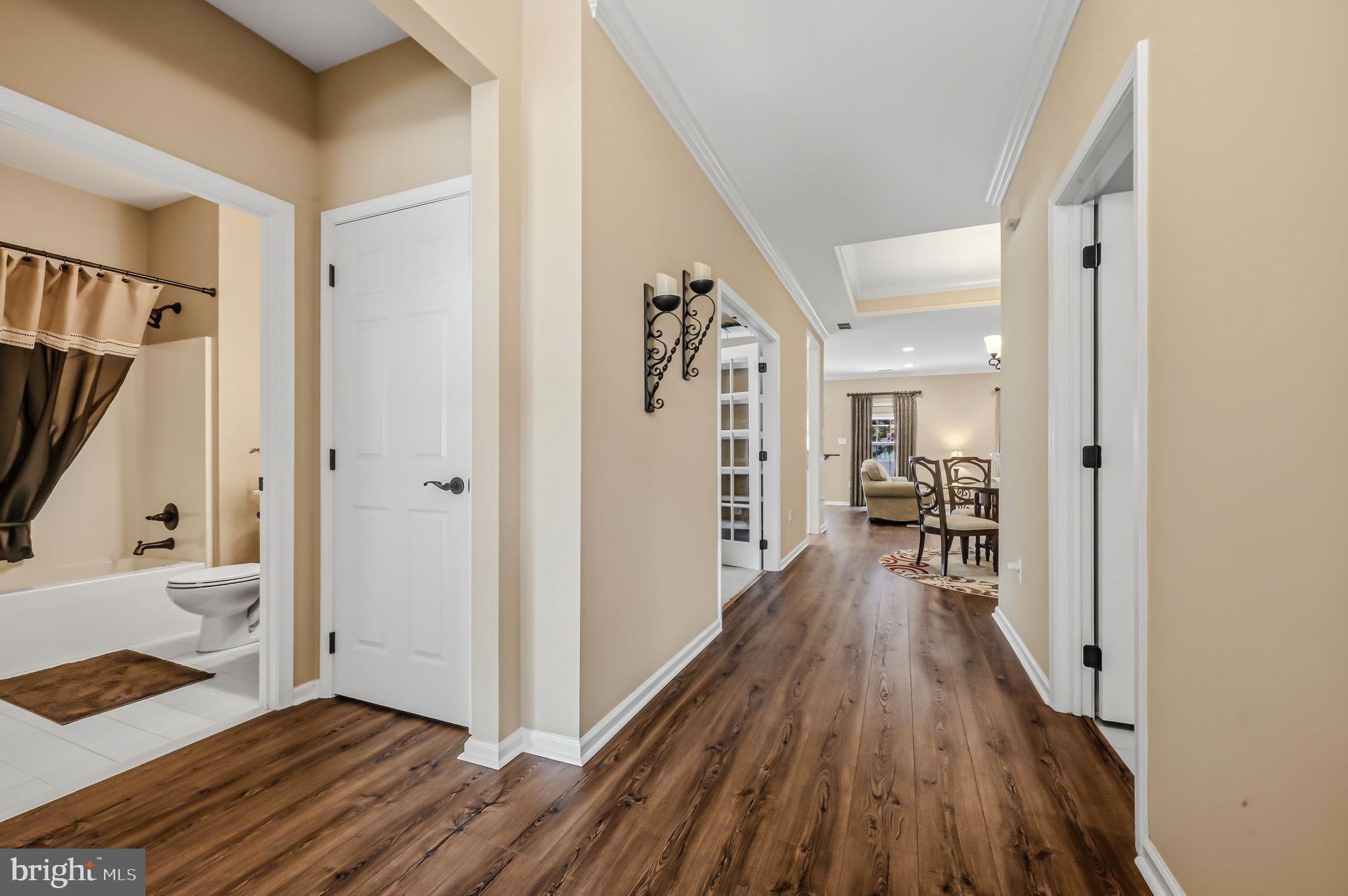 CREEKSIDE VILLAGE - Residential