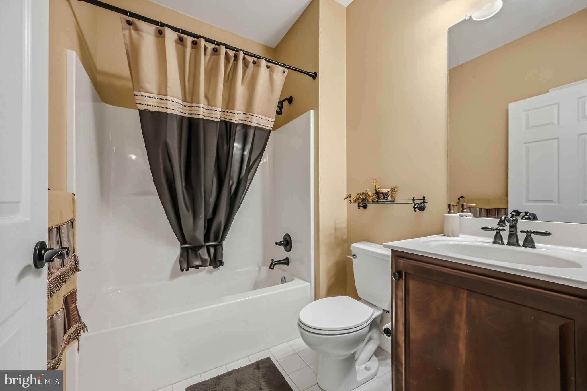 CREEKSIDE VILLAGE - Residential