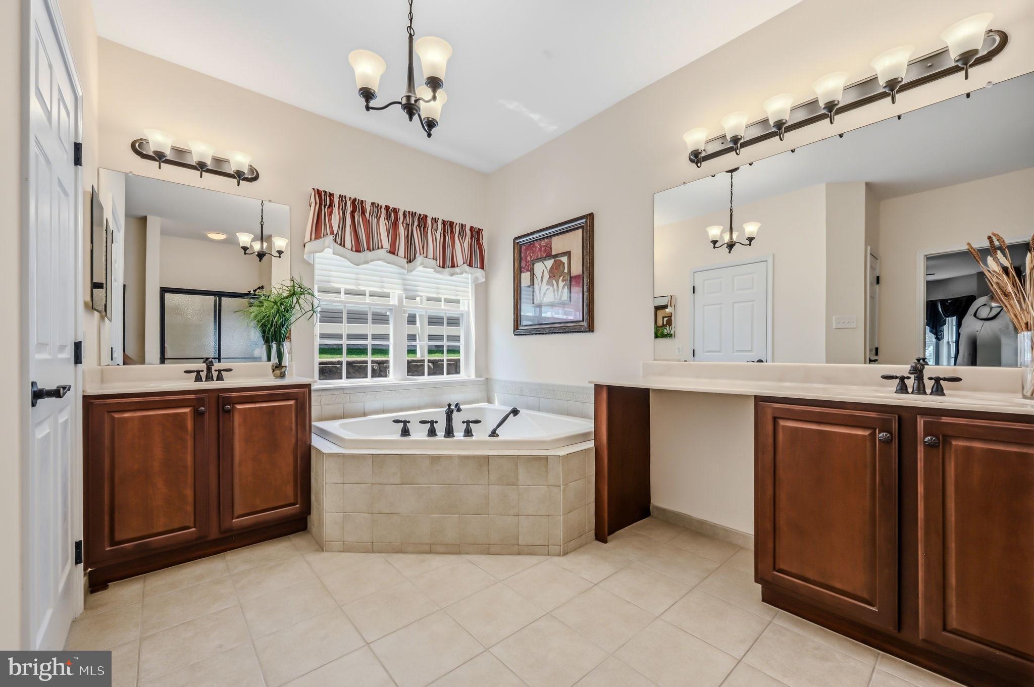 CREEKSIDE VILLAGE - Residential