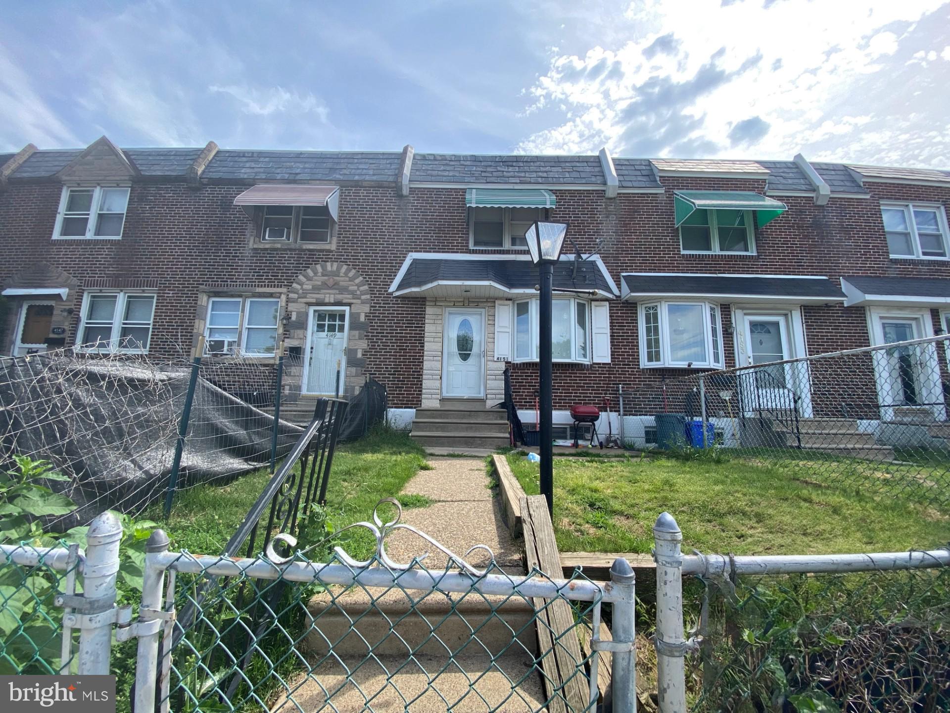 Two spacious bedroom 1 full bath available for sale. Well maintained row house for the frst time buyer or an invester. Eash showing too.