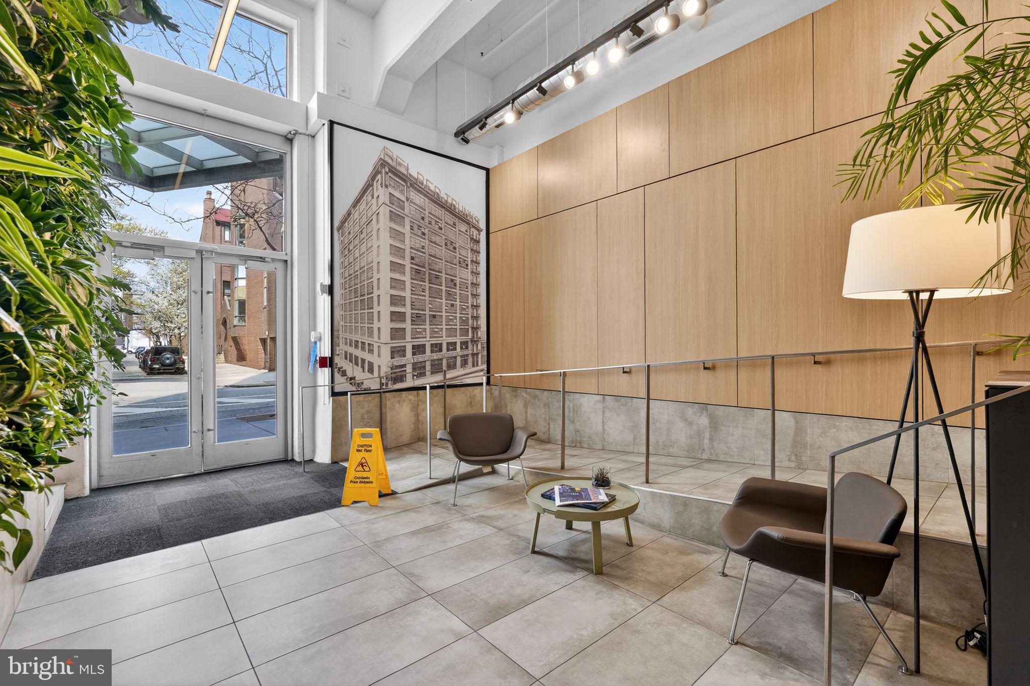 LOGAN SQUARE - Residential