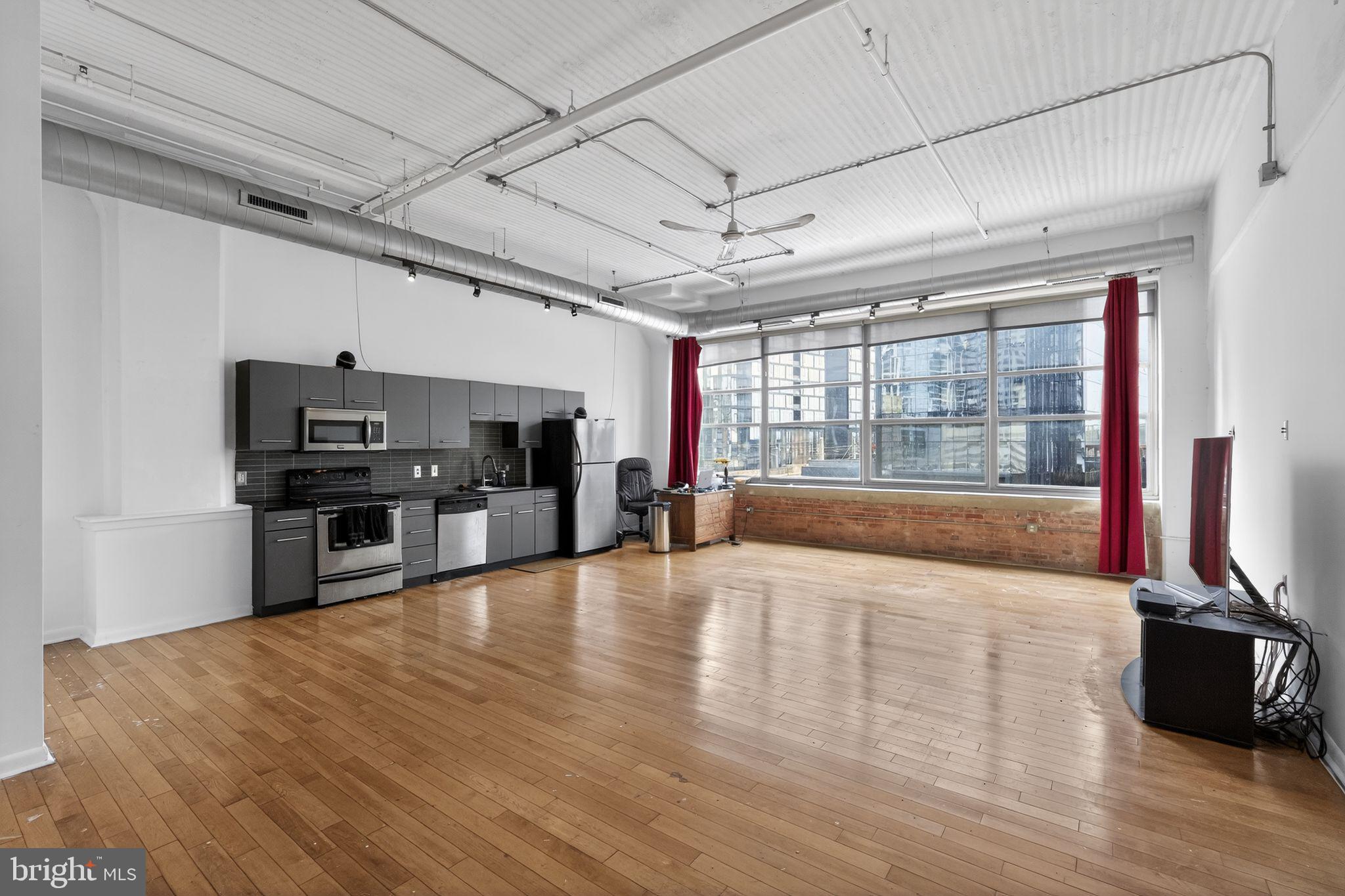 LOGAN SQUARE - Residential