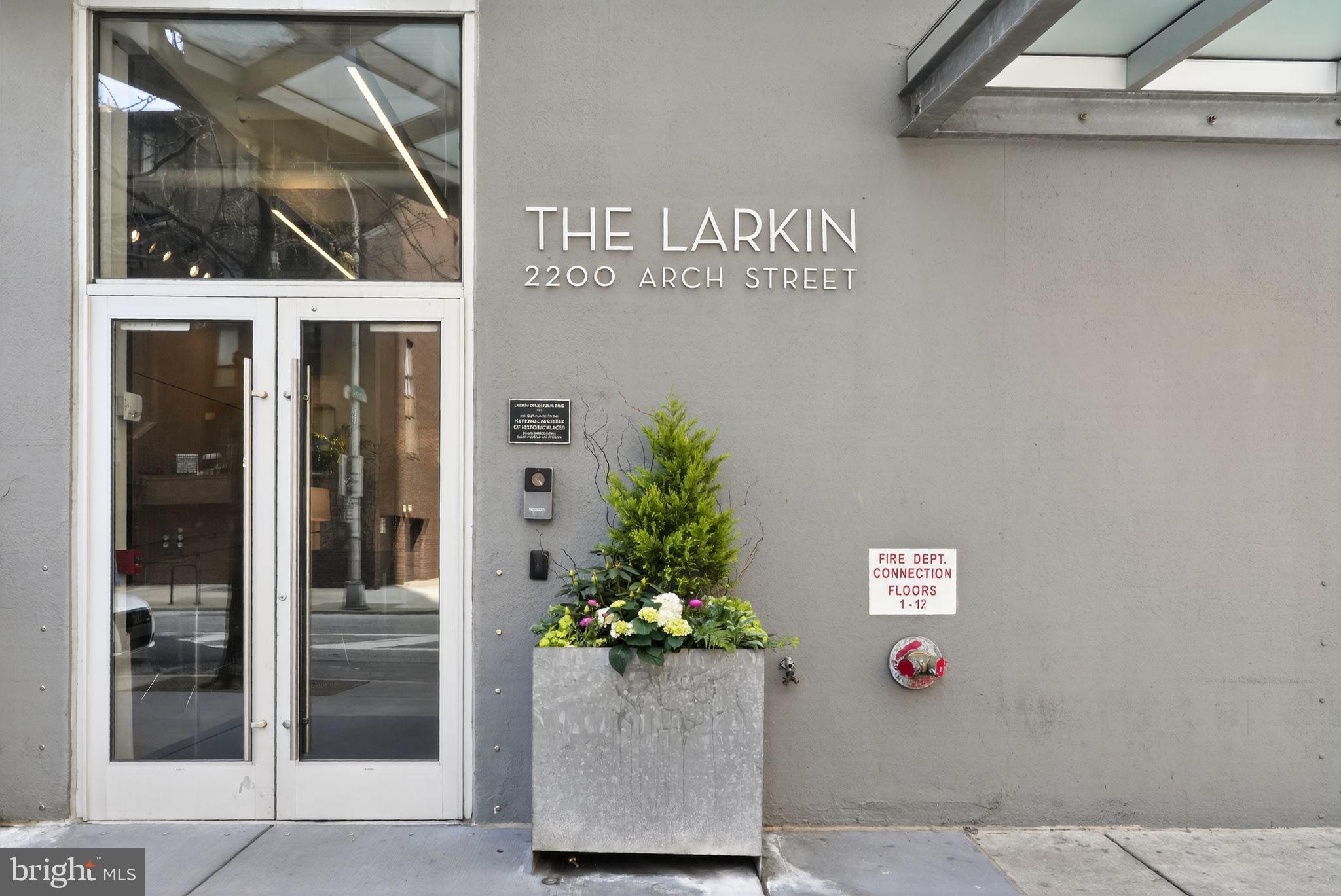 LOGAN SQUARE - Residential