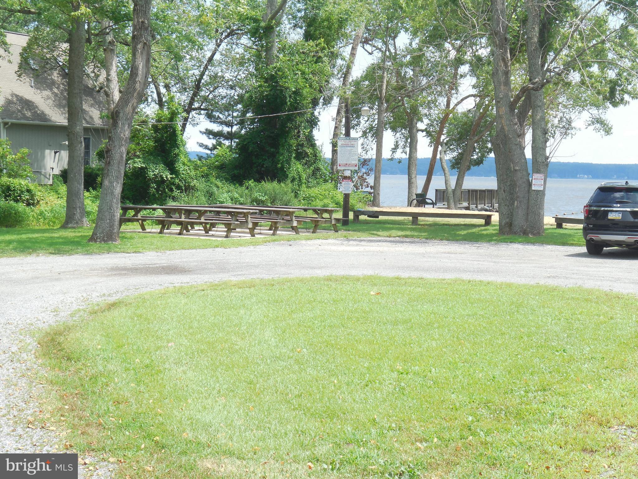 PERRYVILLE - Land