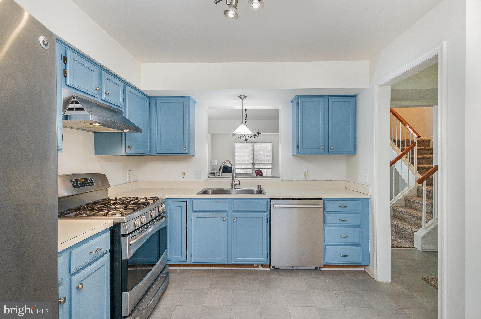 SPRING KNOLL - Residential