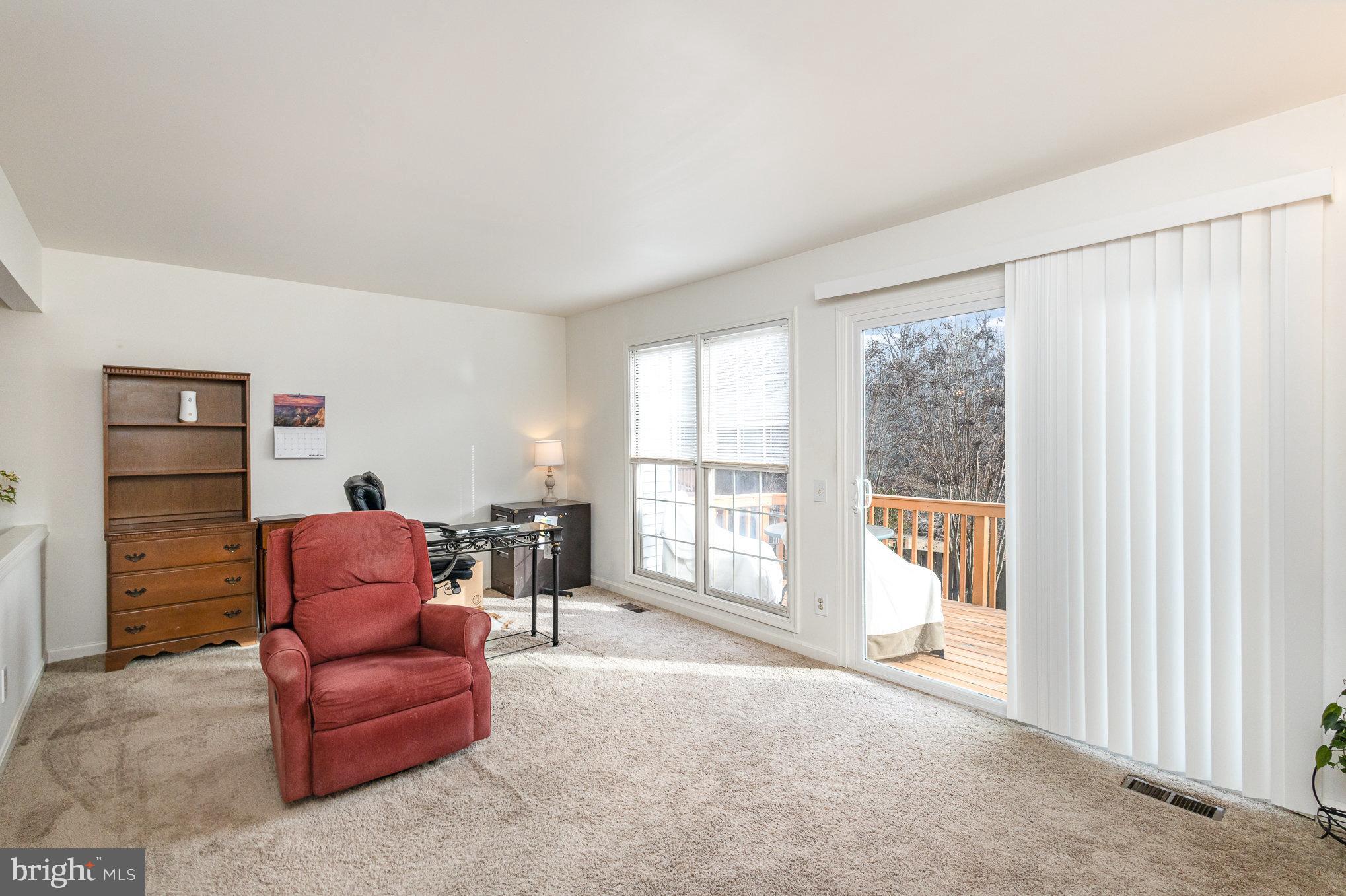 SPRING KNOLL - Residential