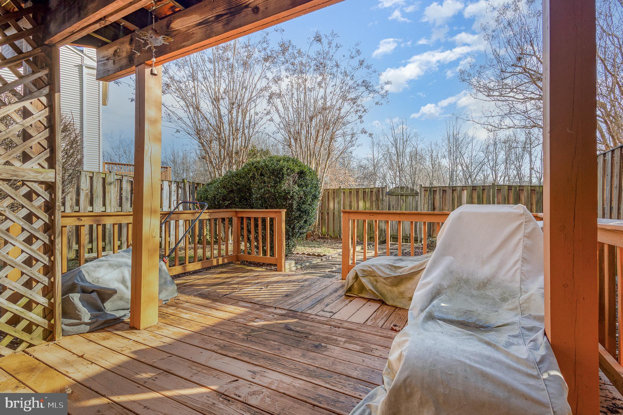 SPRING KNOLL - Residential