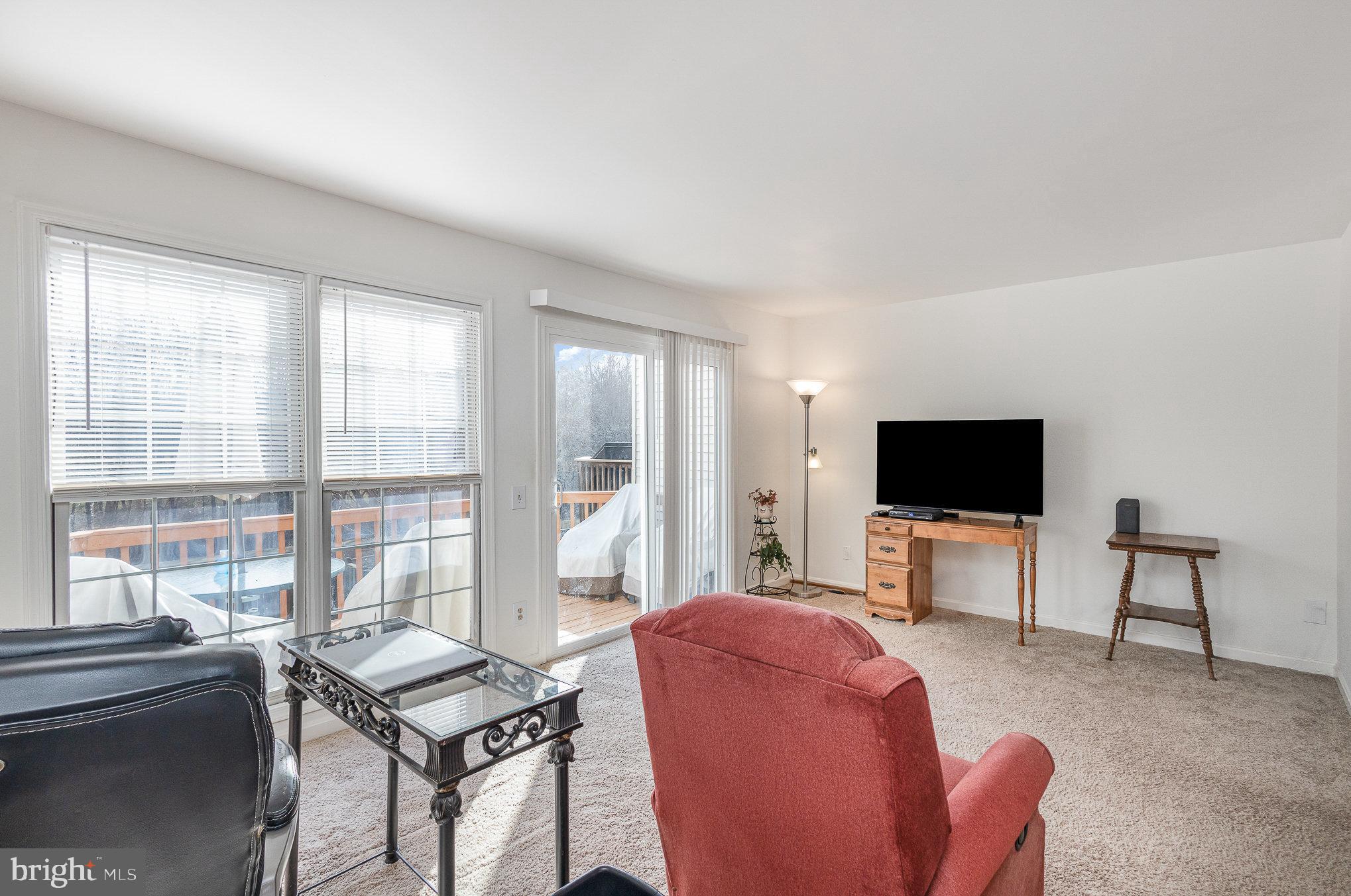 SPRING KNOLL - Residential