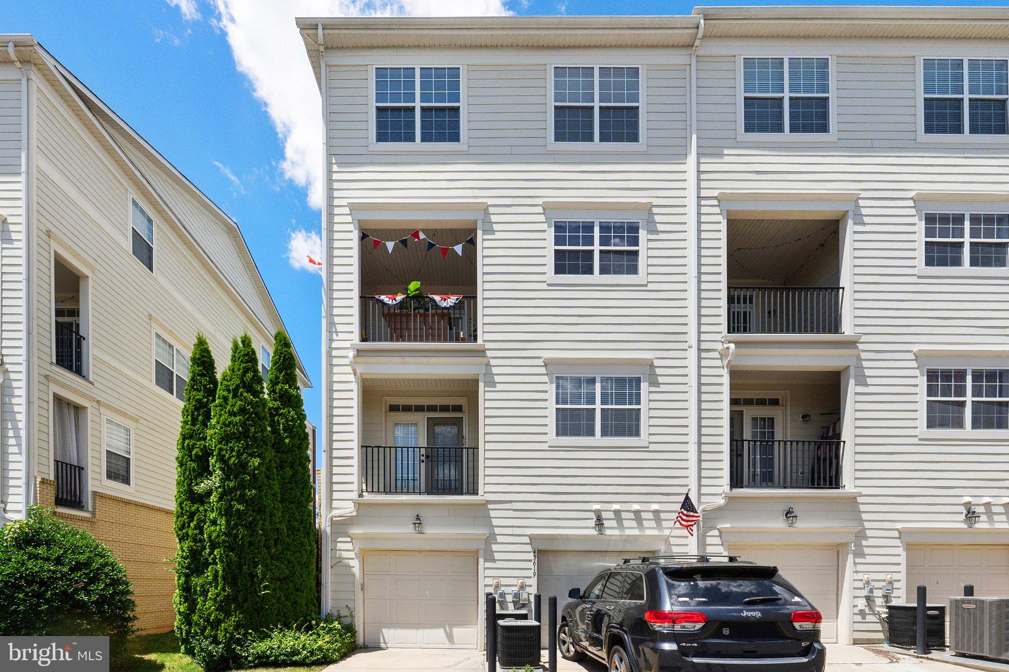 TOWNES CONDOMINIUMS - Residential