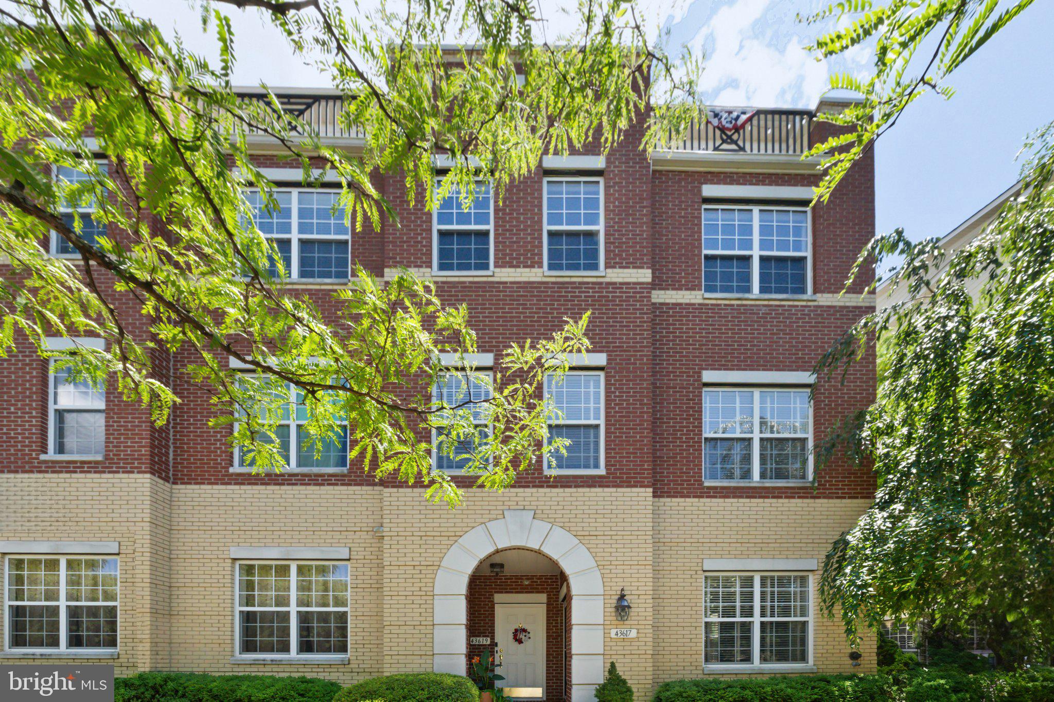 TOWNES CONDOMINIUMS - Residential
