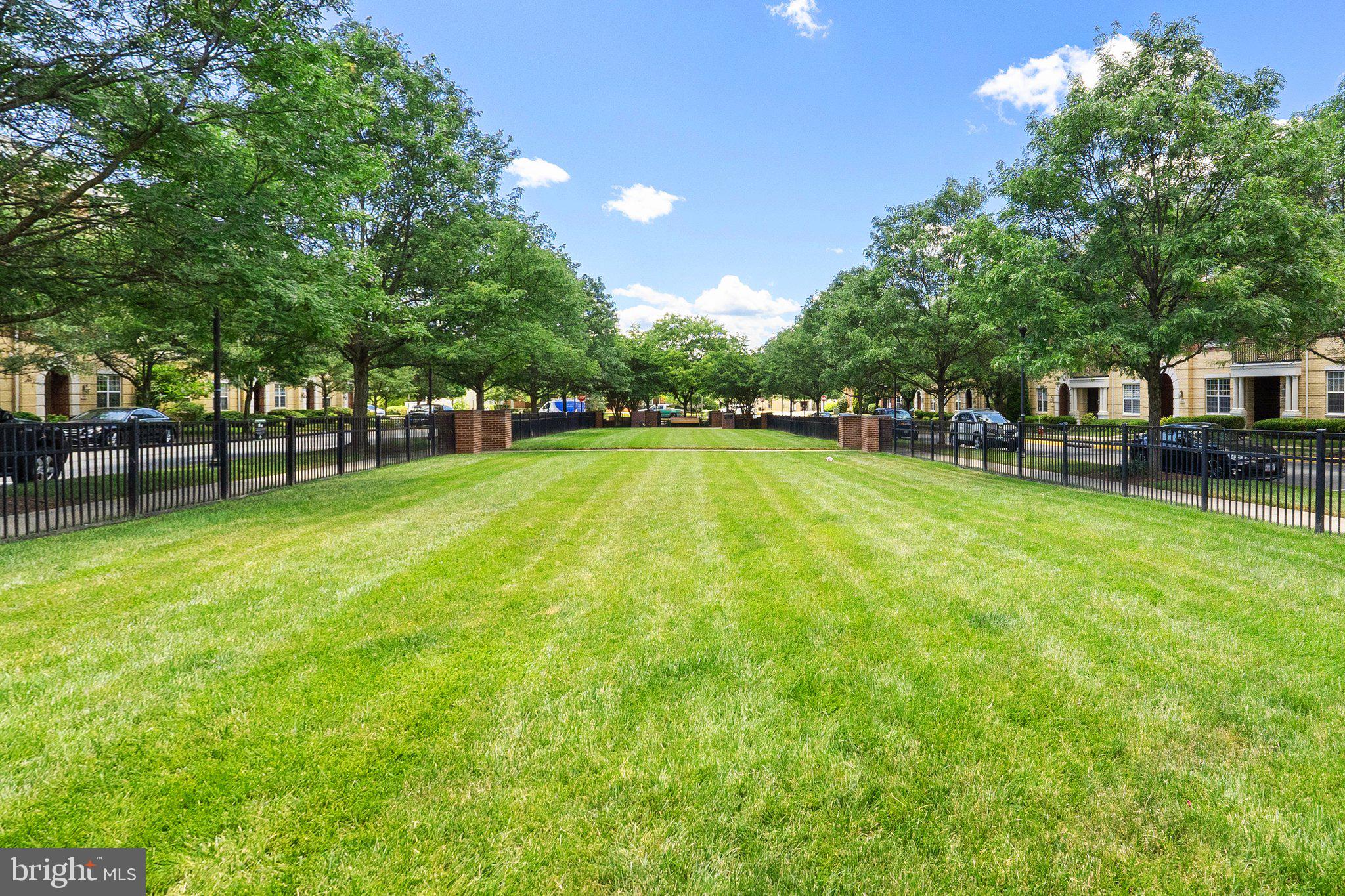 TOWNES CONDOMINIUMS - Residential