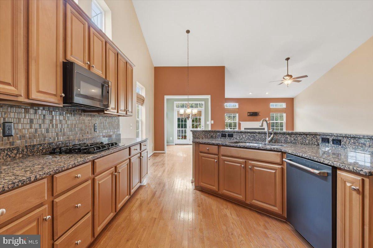 VIRGINIA HERITAGE AT LEE'S PARK - Residential