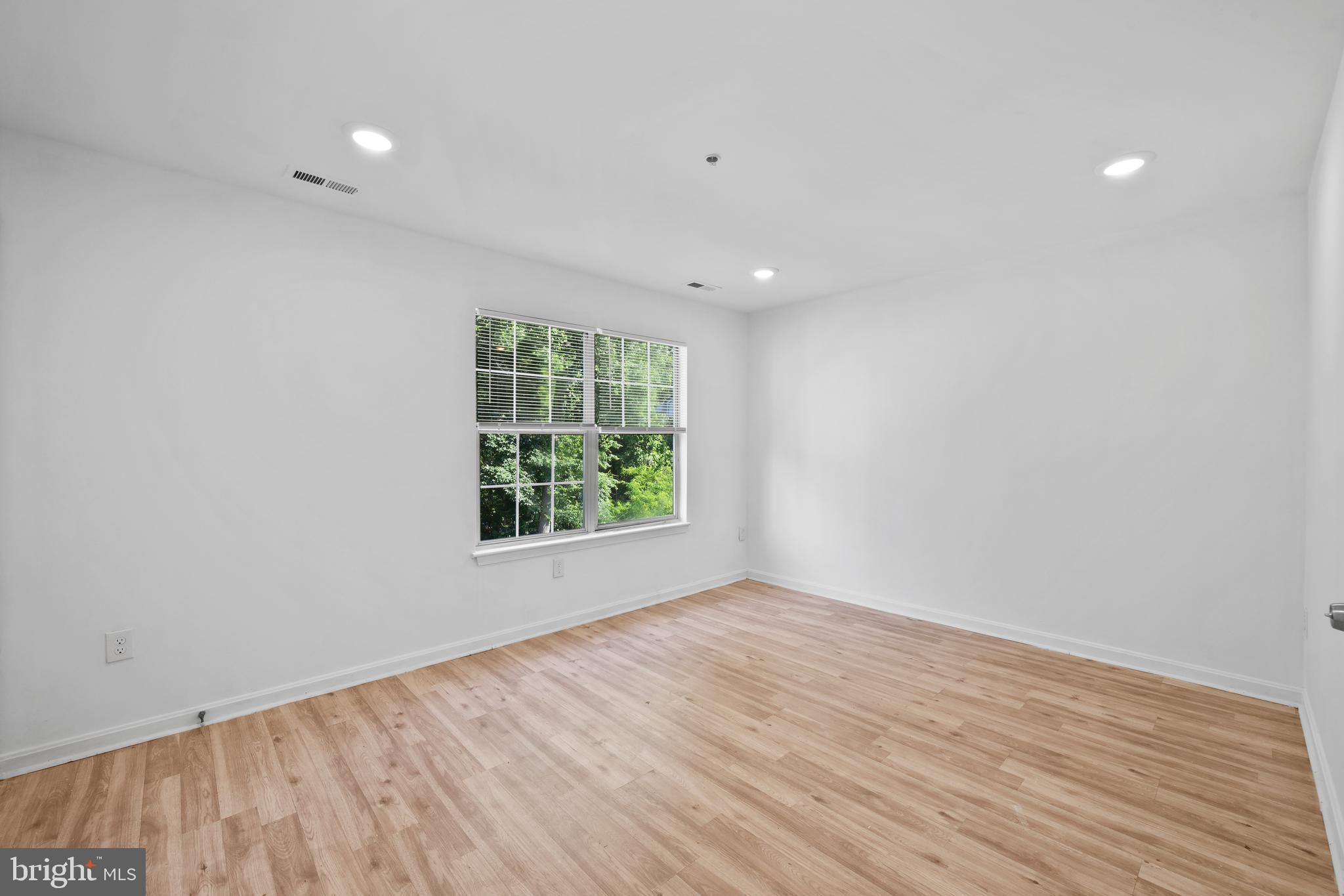 KINGS POINT - Residential