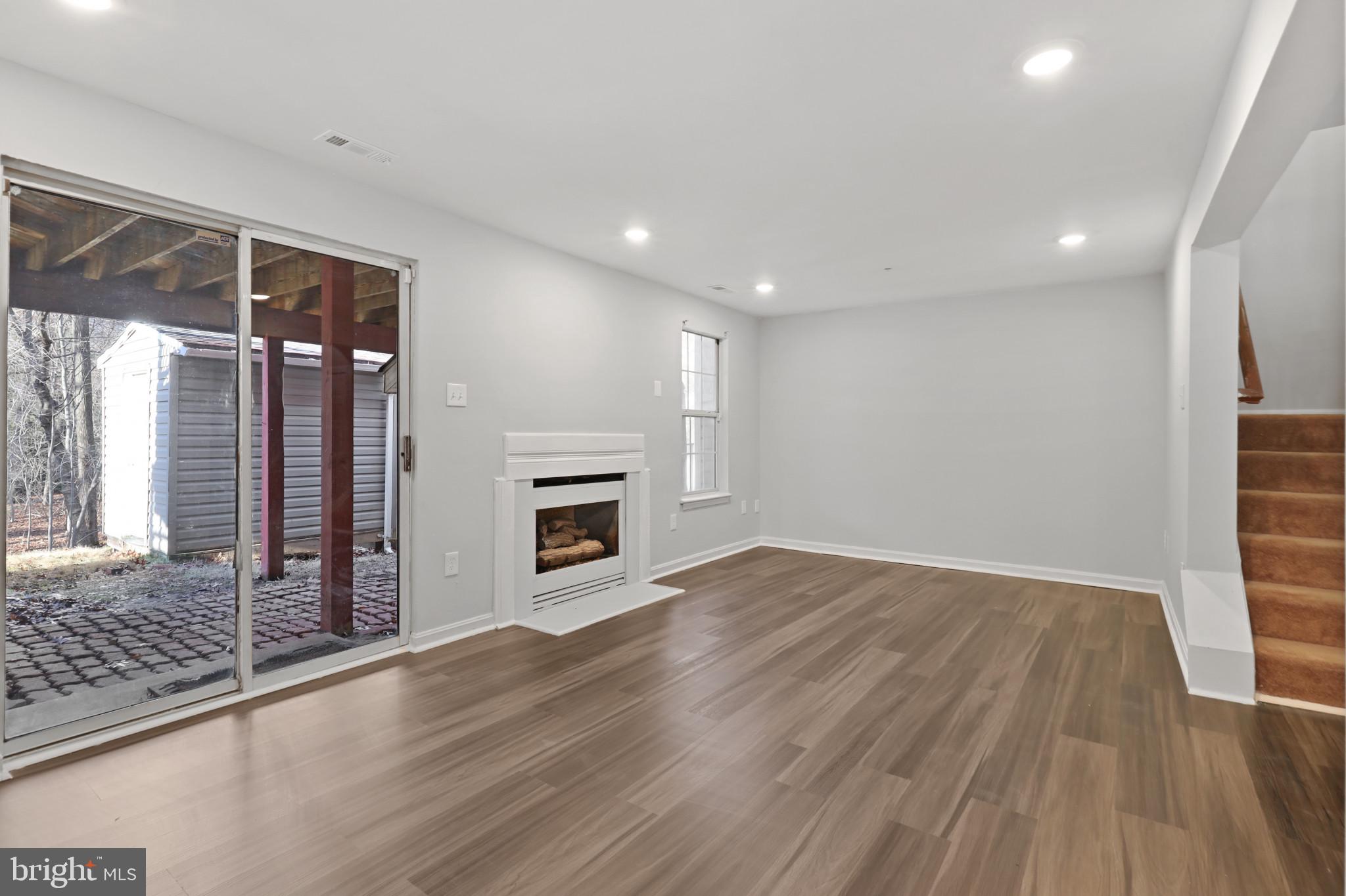 KINGS POINT - Residential