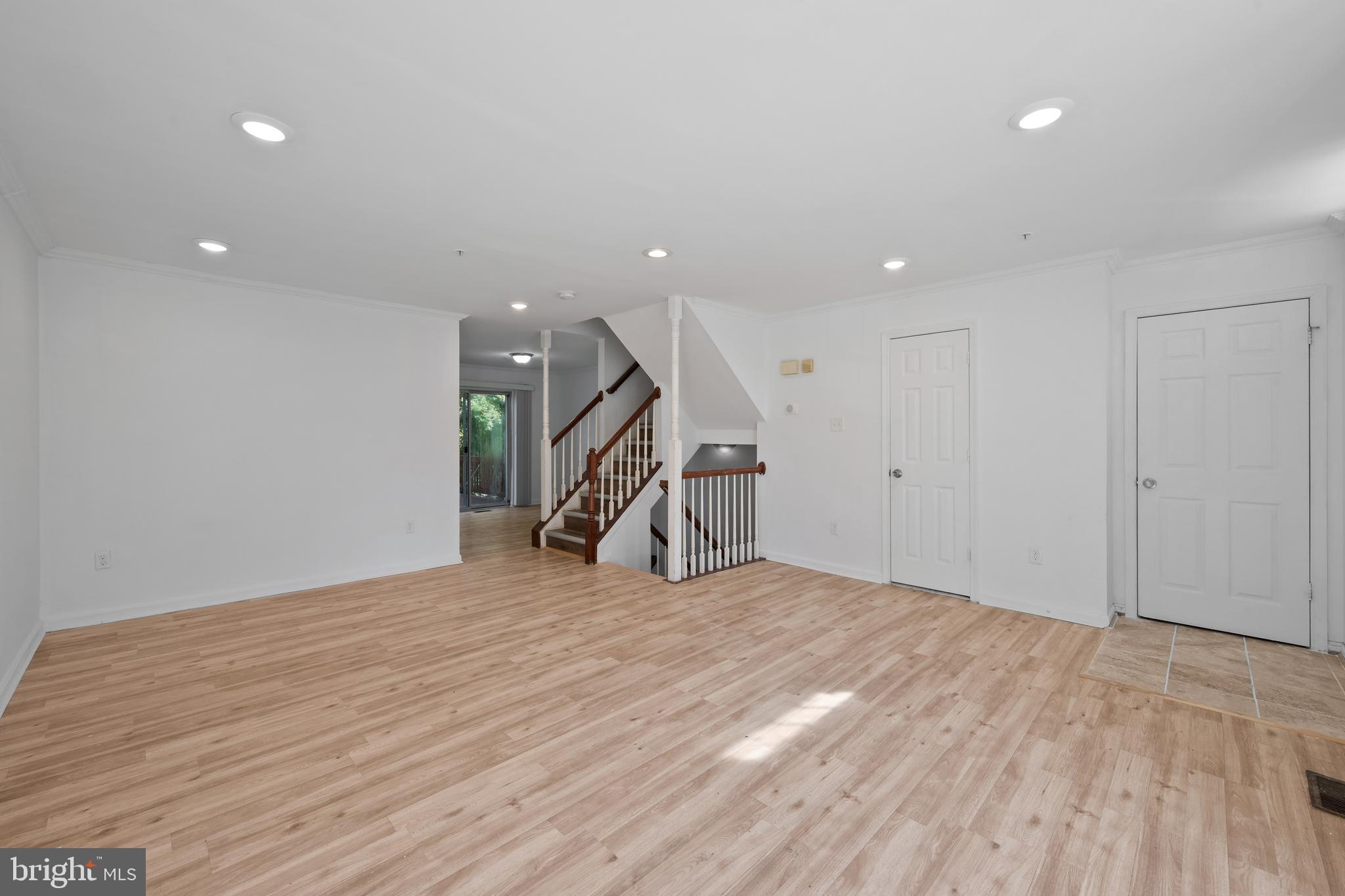 KINGS POINT - Residential