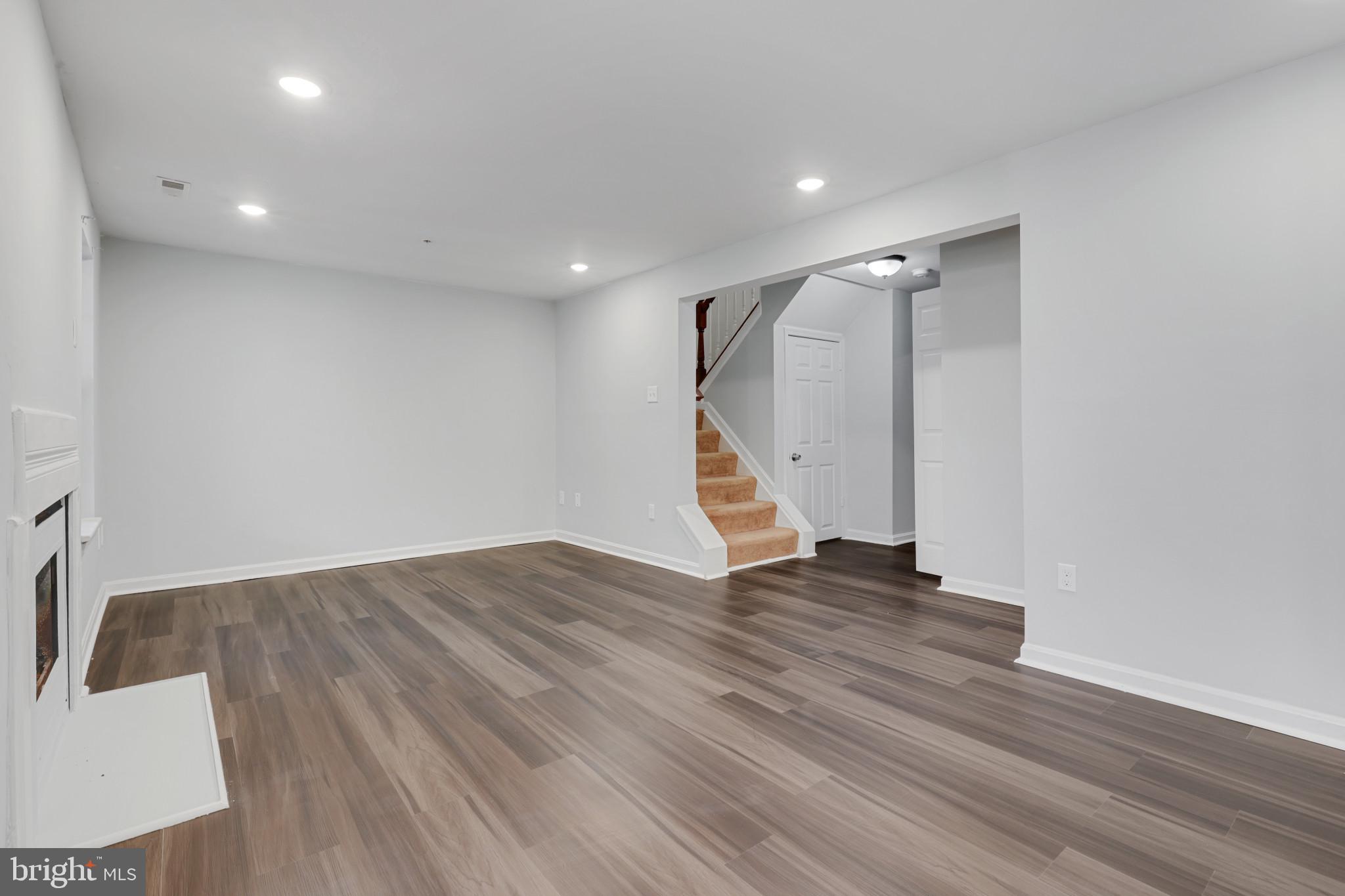KINGS POINT - Residential