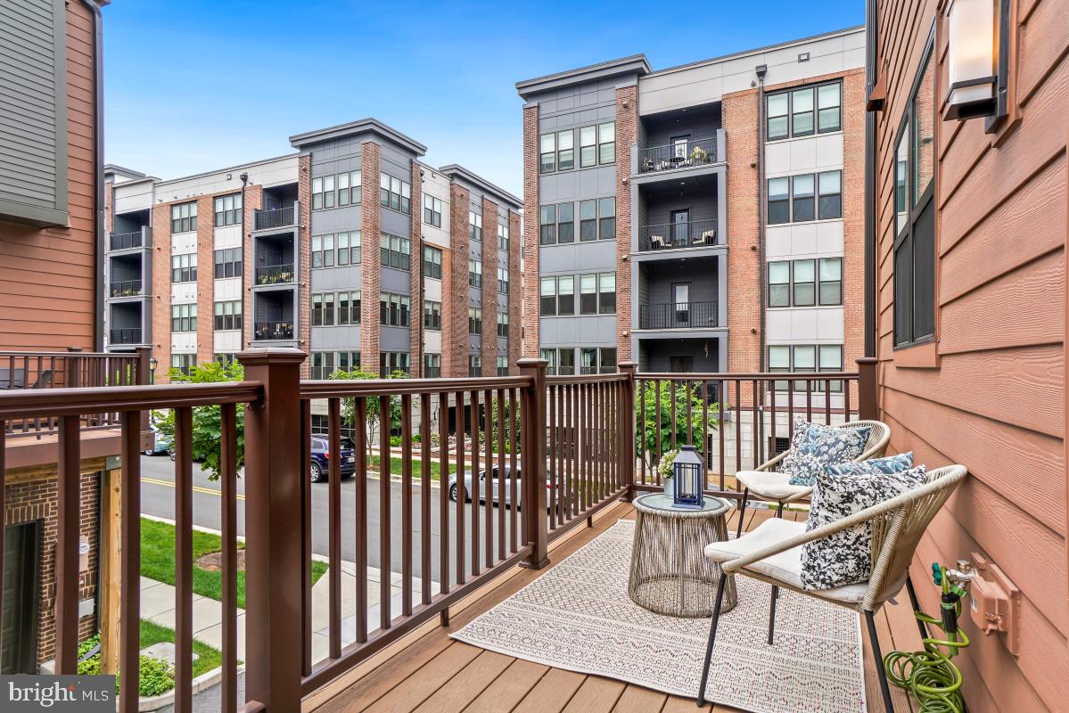 TOWER OAKS - Residential