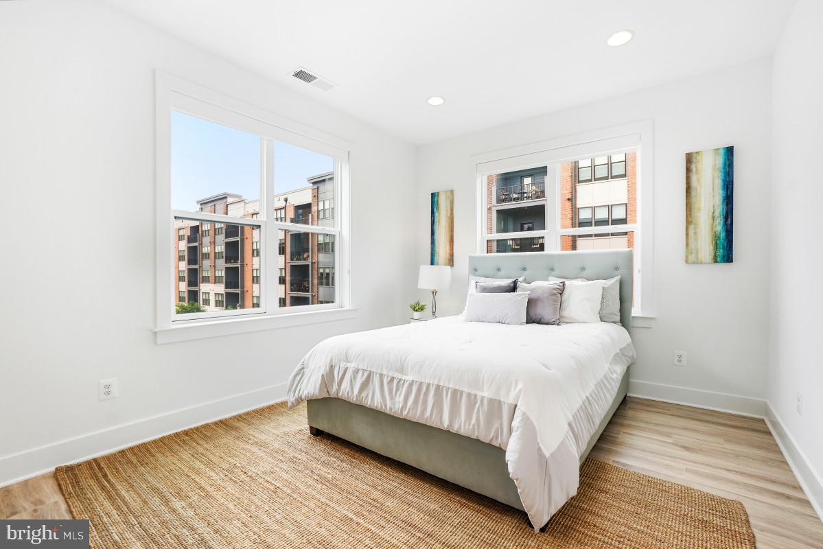 TOWER OAKS - Residential