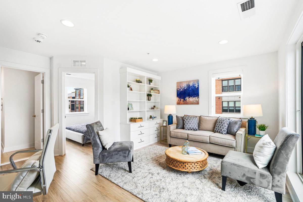 TOWER OAKS - Residential