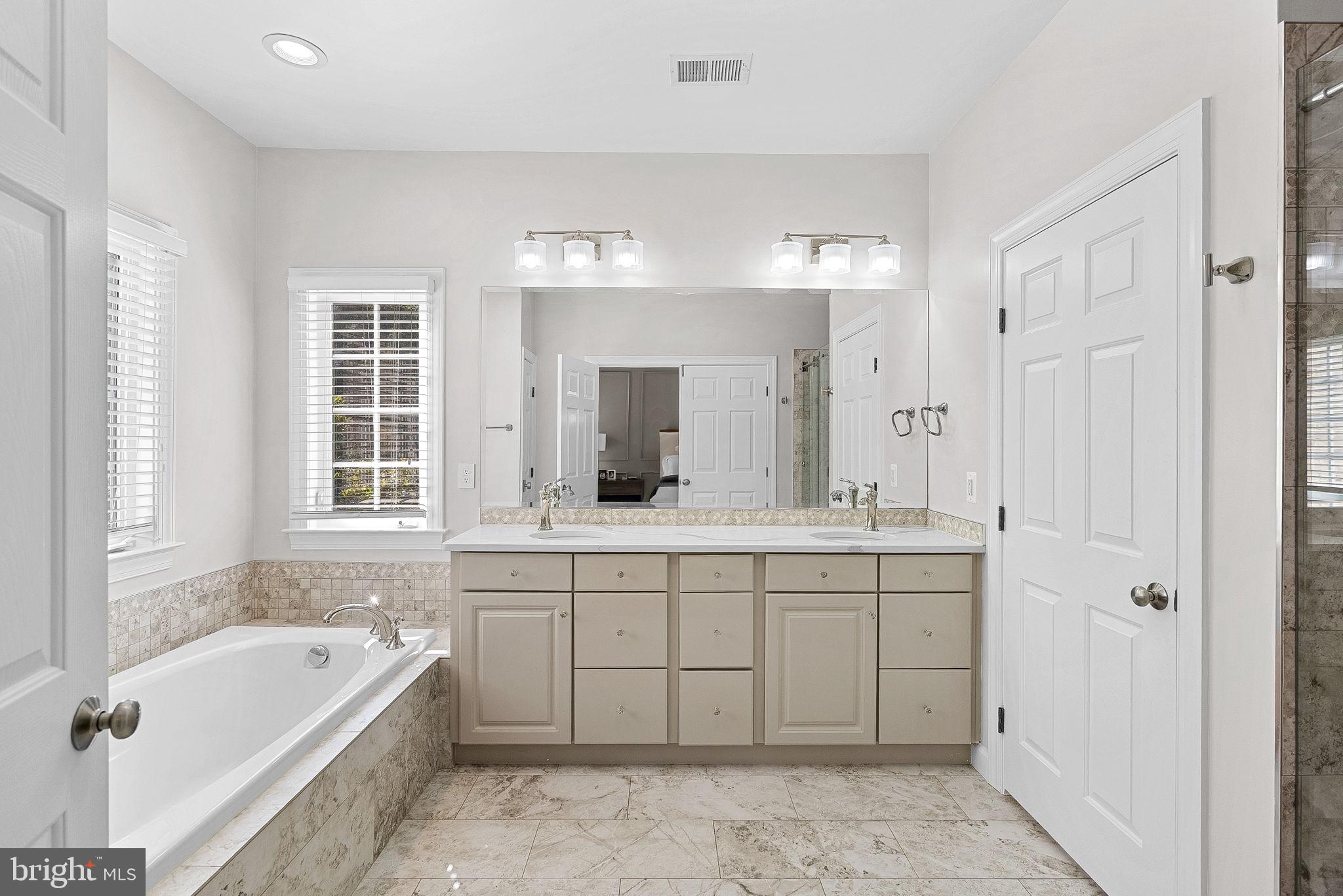 RIVER CREEK - Residential