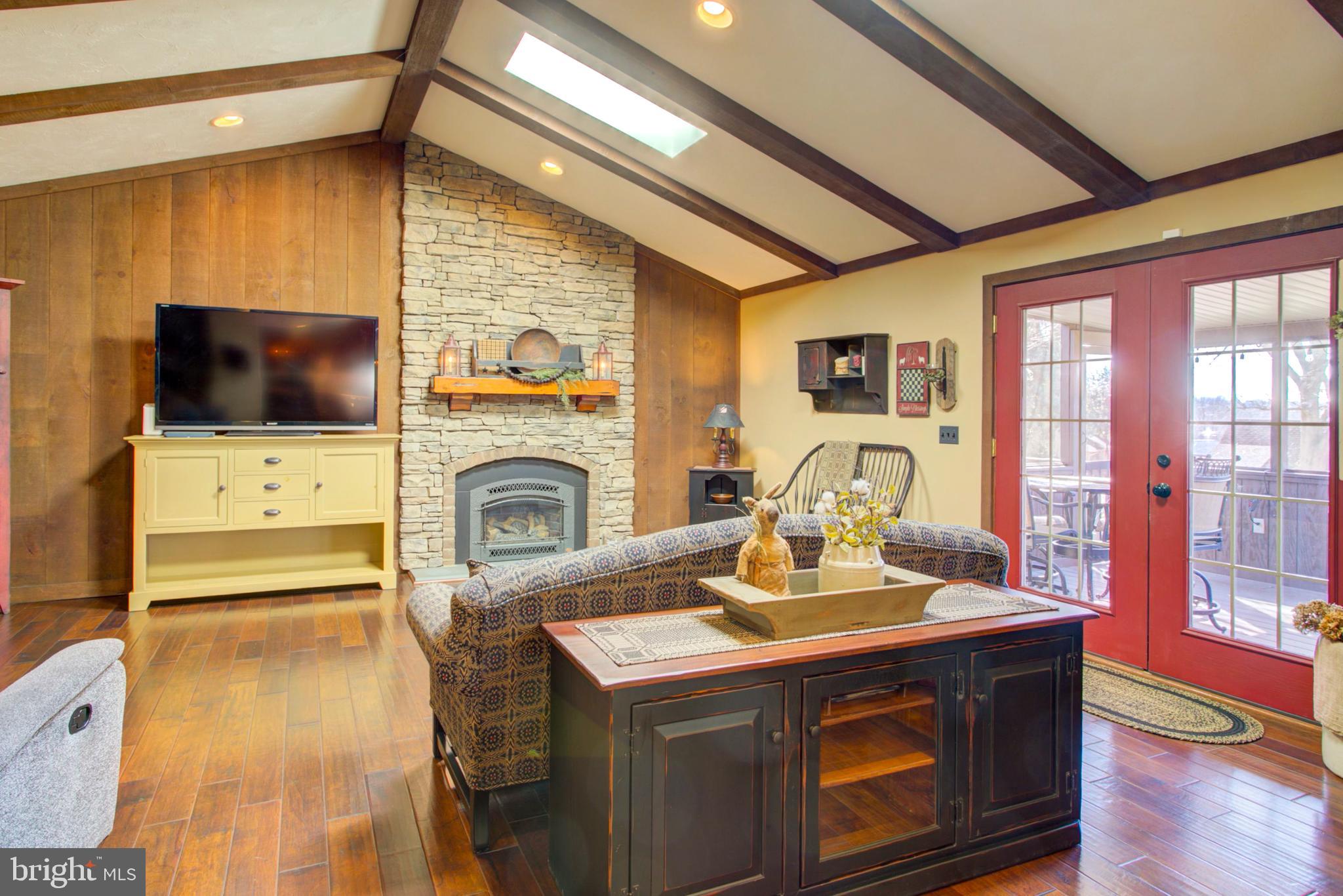 CHATELAINE - Residential