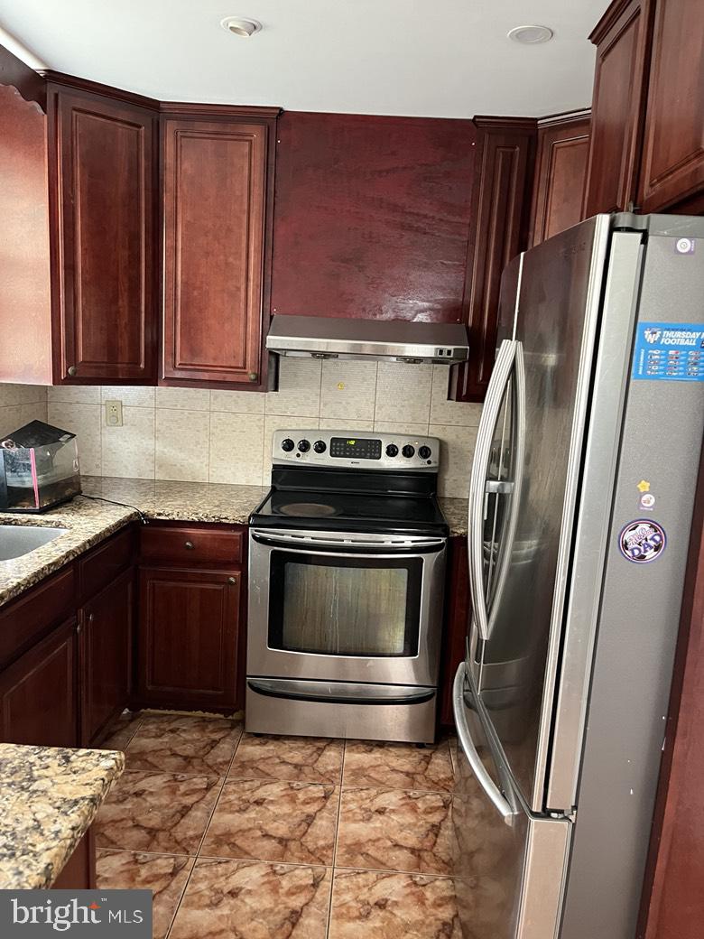 RHAWNHURST - Residential Lease