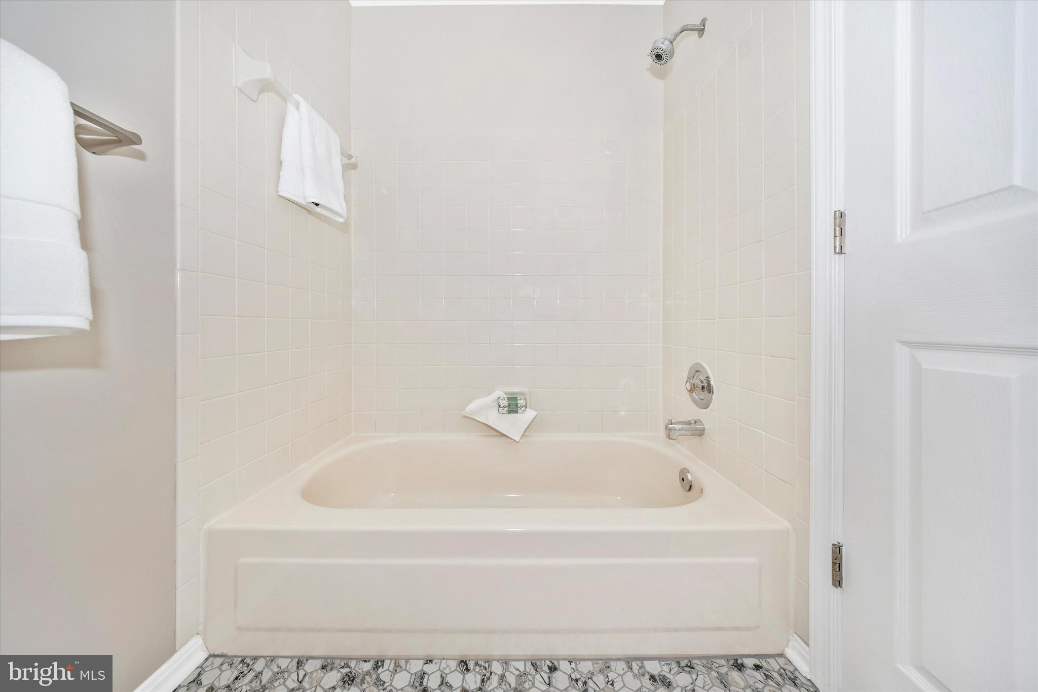 AVONDALE CONDOMINIUM - Residential
