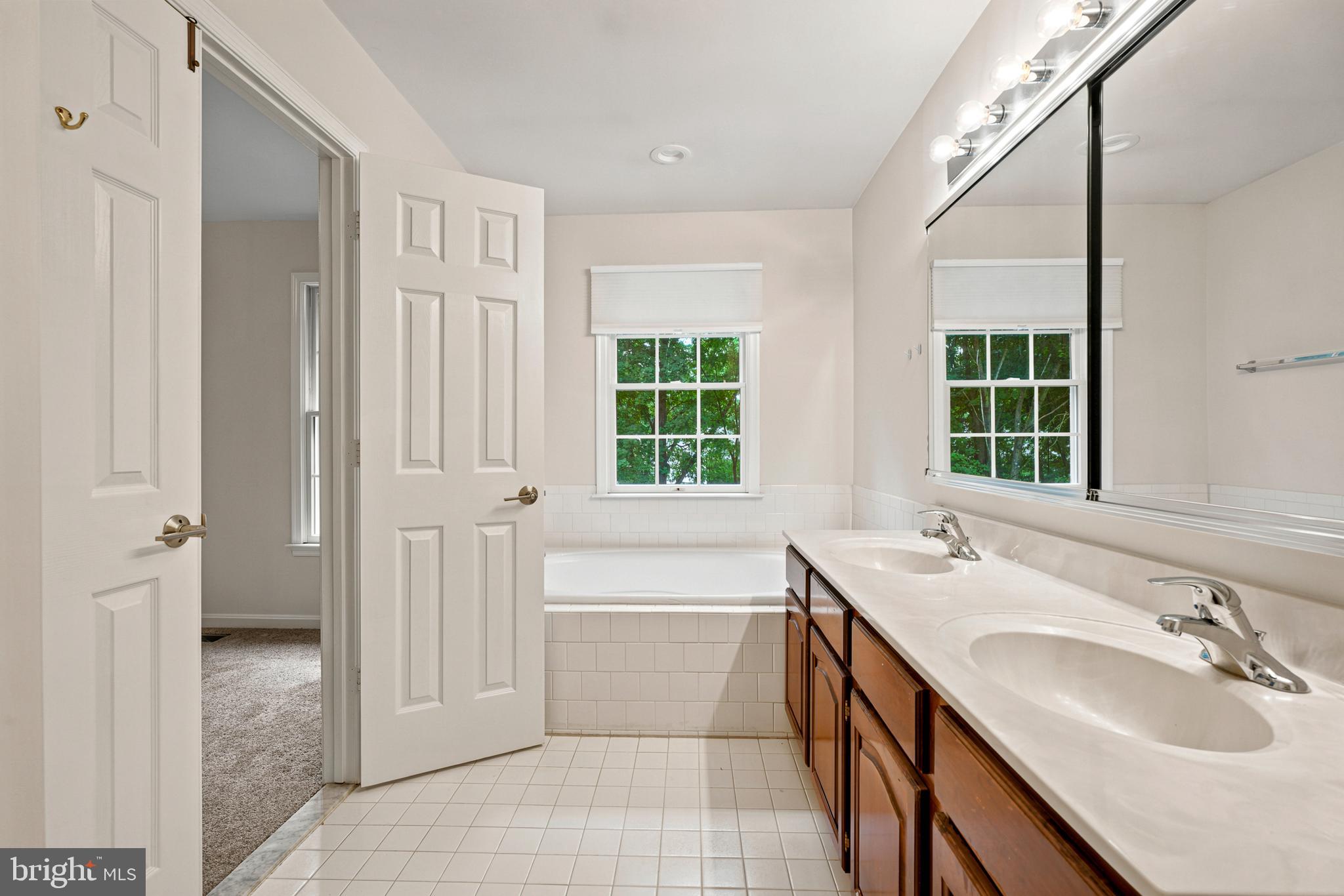HUNTERS RUN - Residential