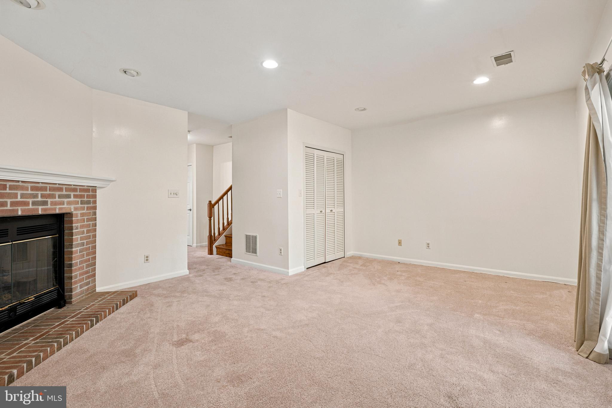 HUNTERS RUN - Residential