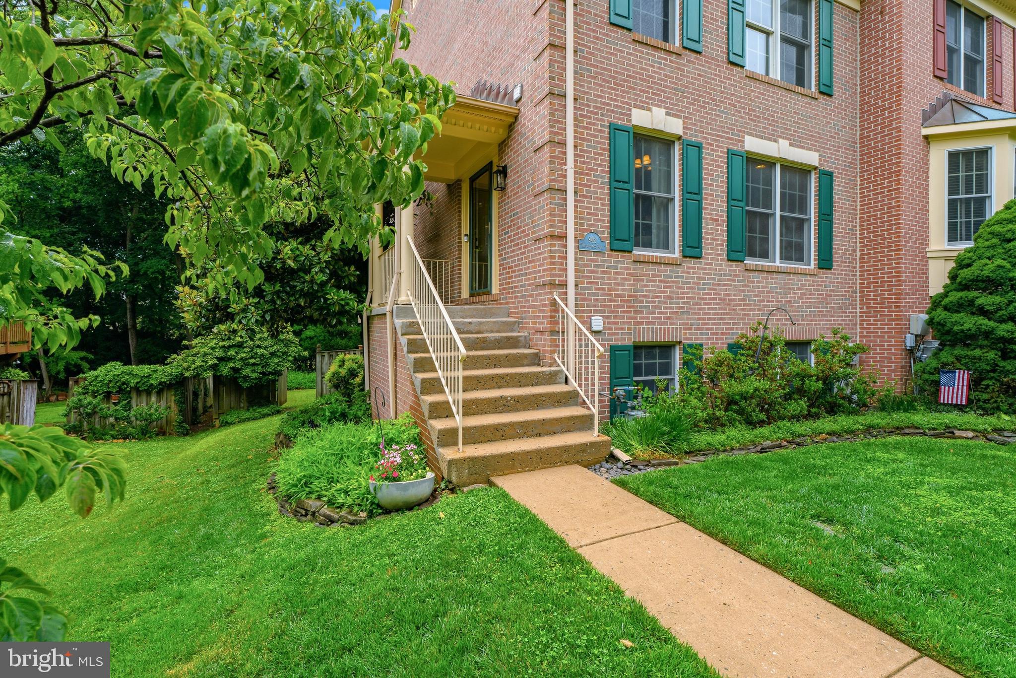 HUNTERS RUN - Residential