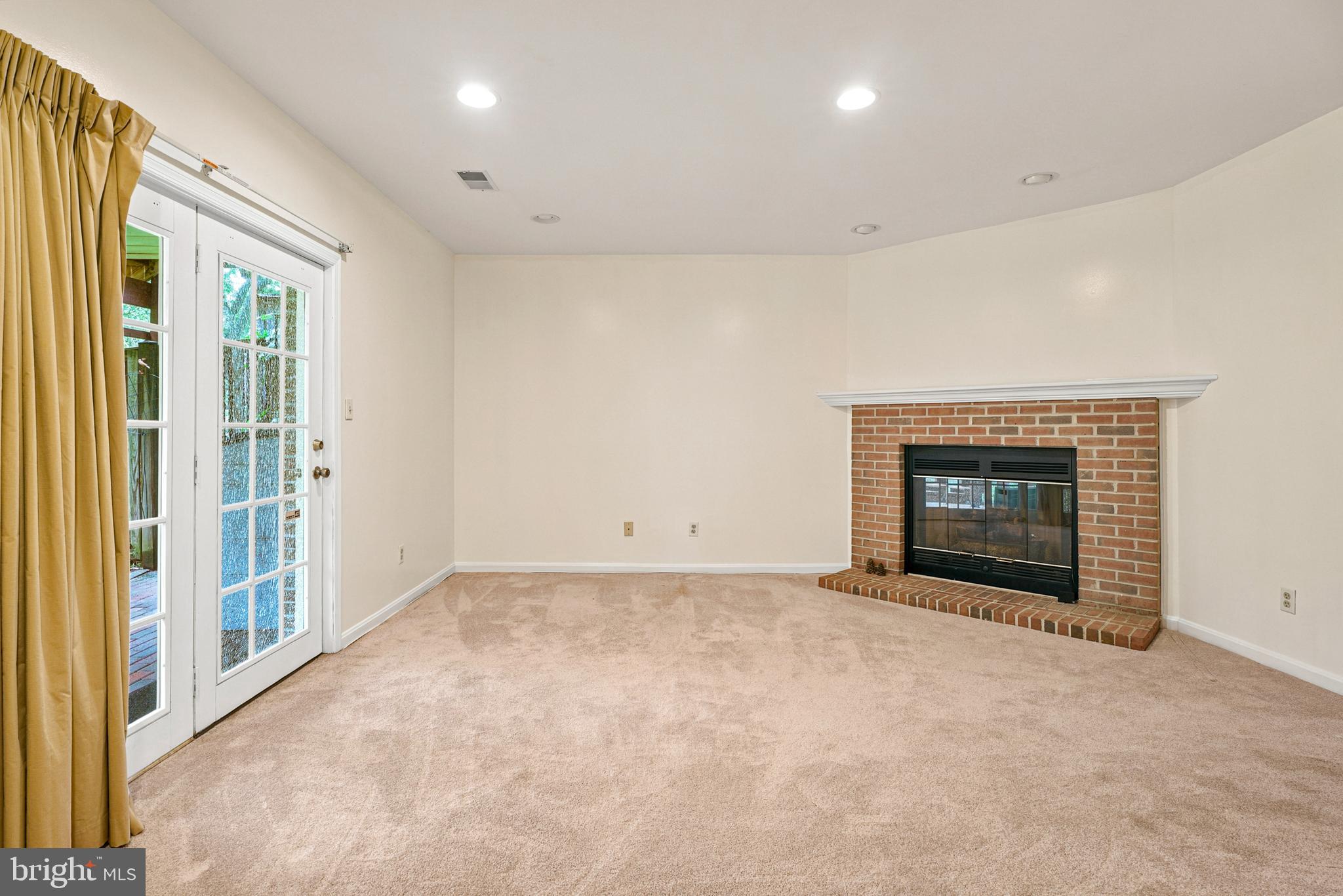 HUNTERS RUN - Residential