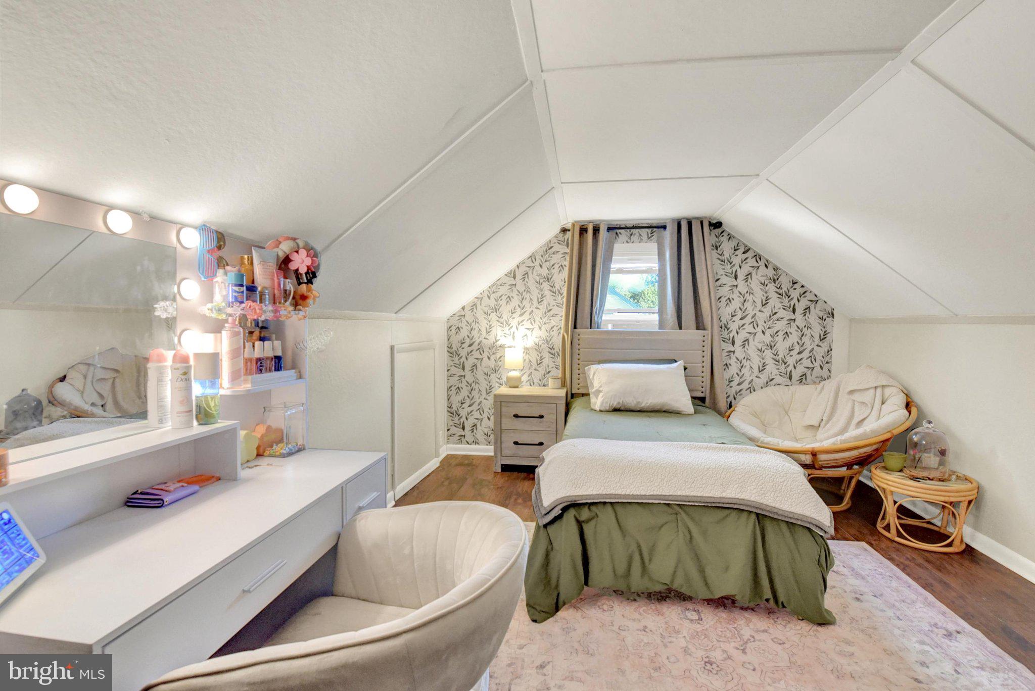 DELBROOK MANOR - Residential
