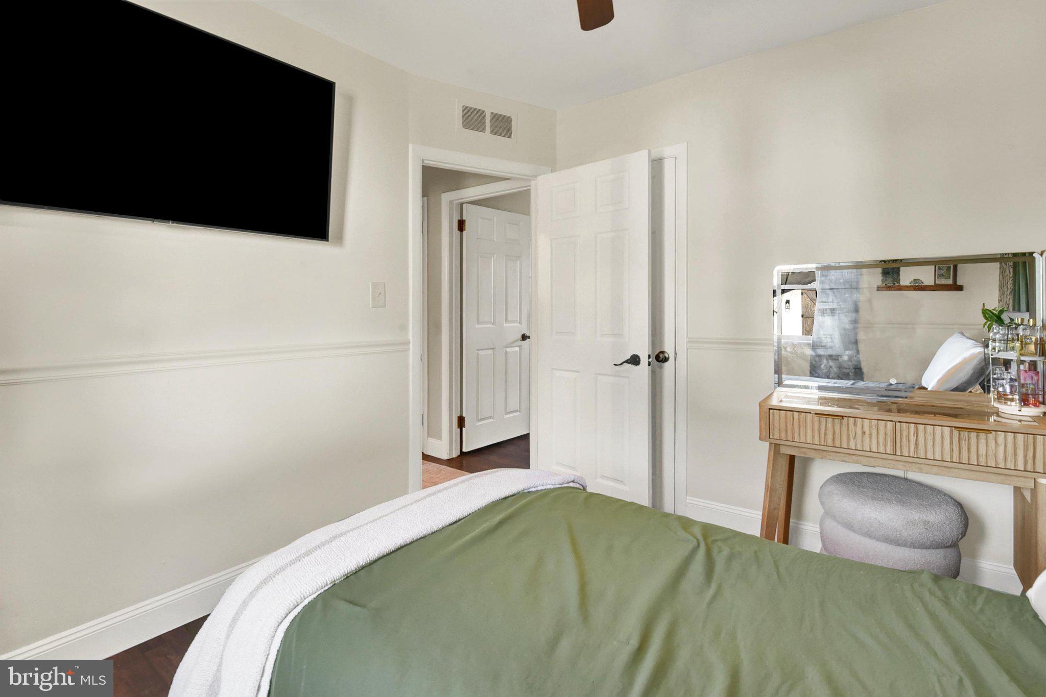 DELBROOK MANOR - Residential